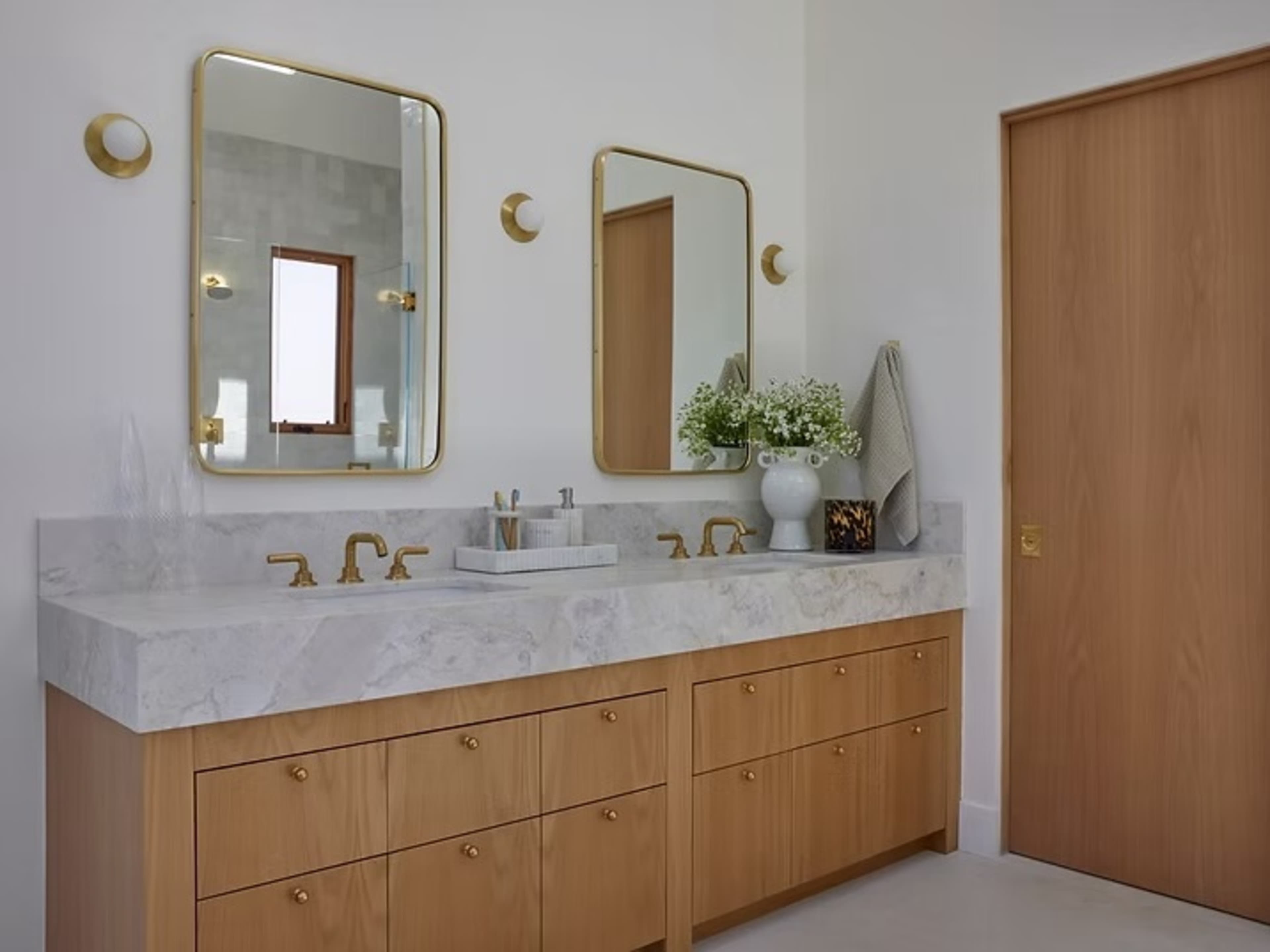 Master Bedroom and Bath access