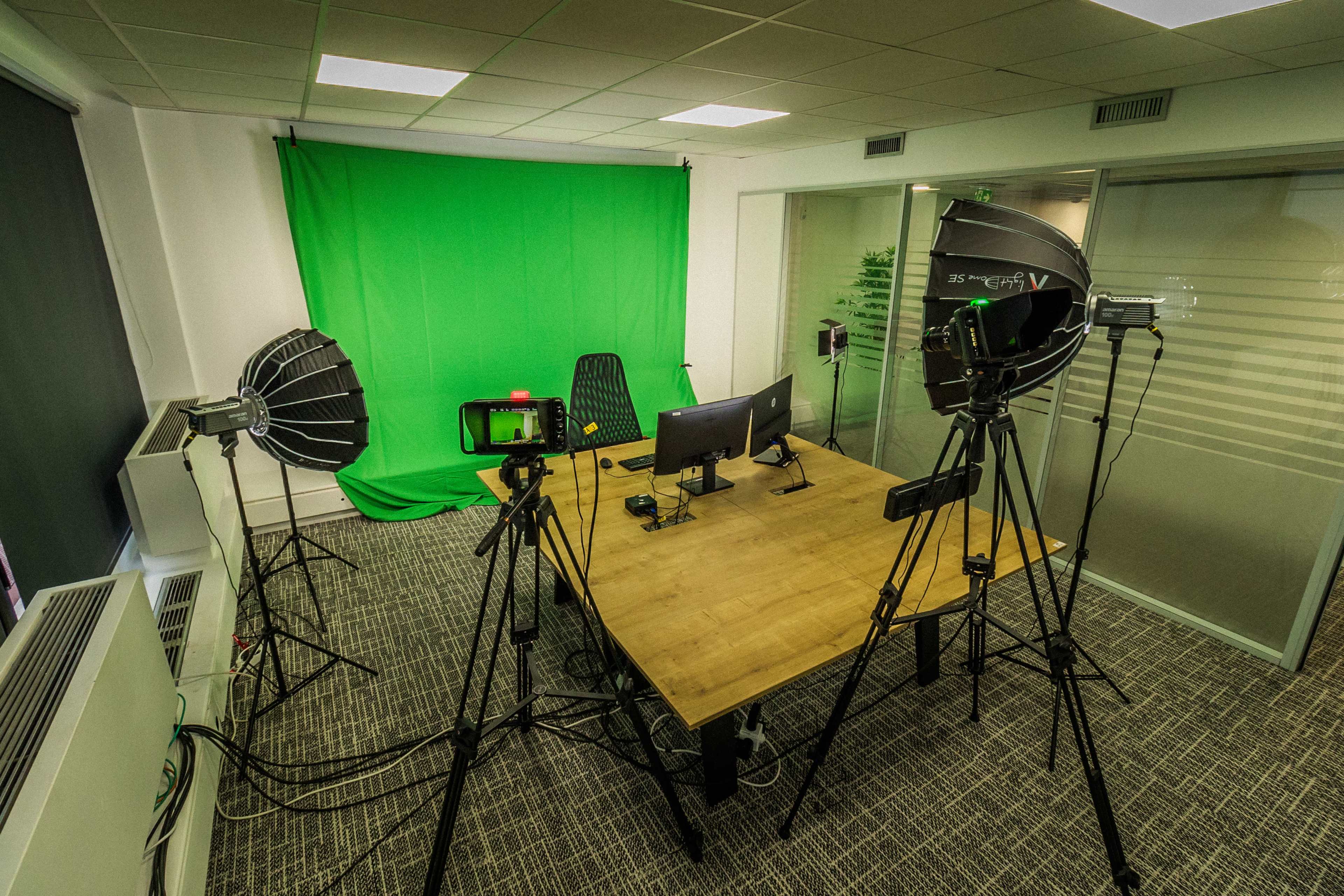 Studio en centre-ville de Saint-Cloud, avec vue sur Paris Image in , Saint Cloud