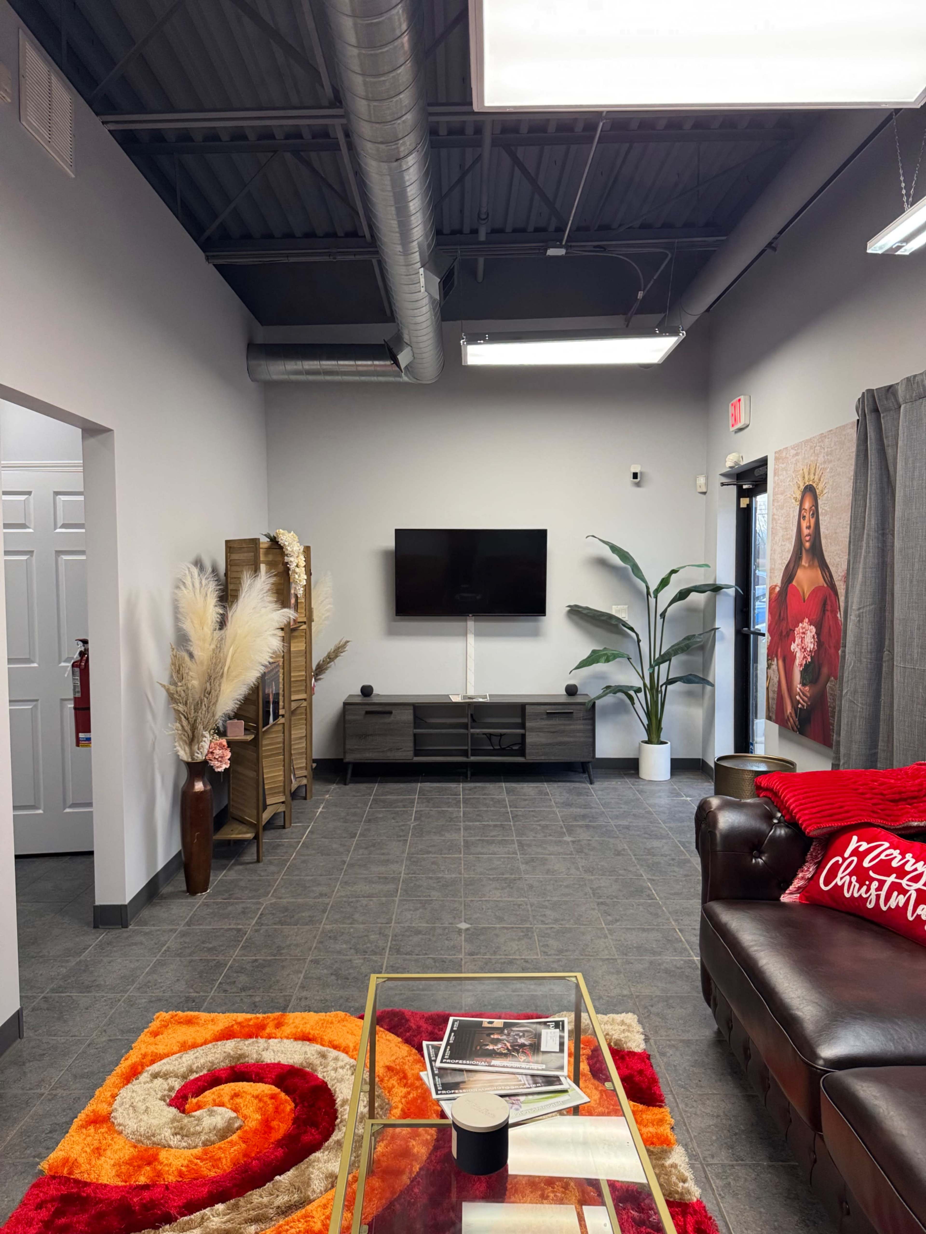 Warrenville Spacious Studio Image in Winfield Township, Warrenville, IL
