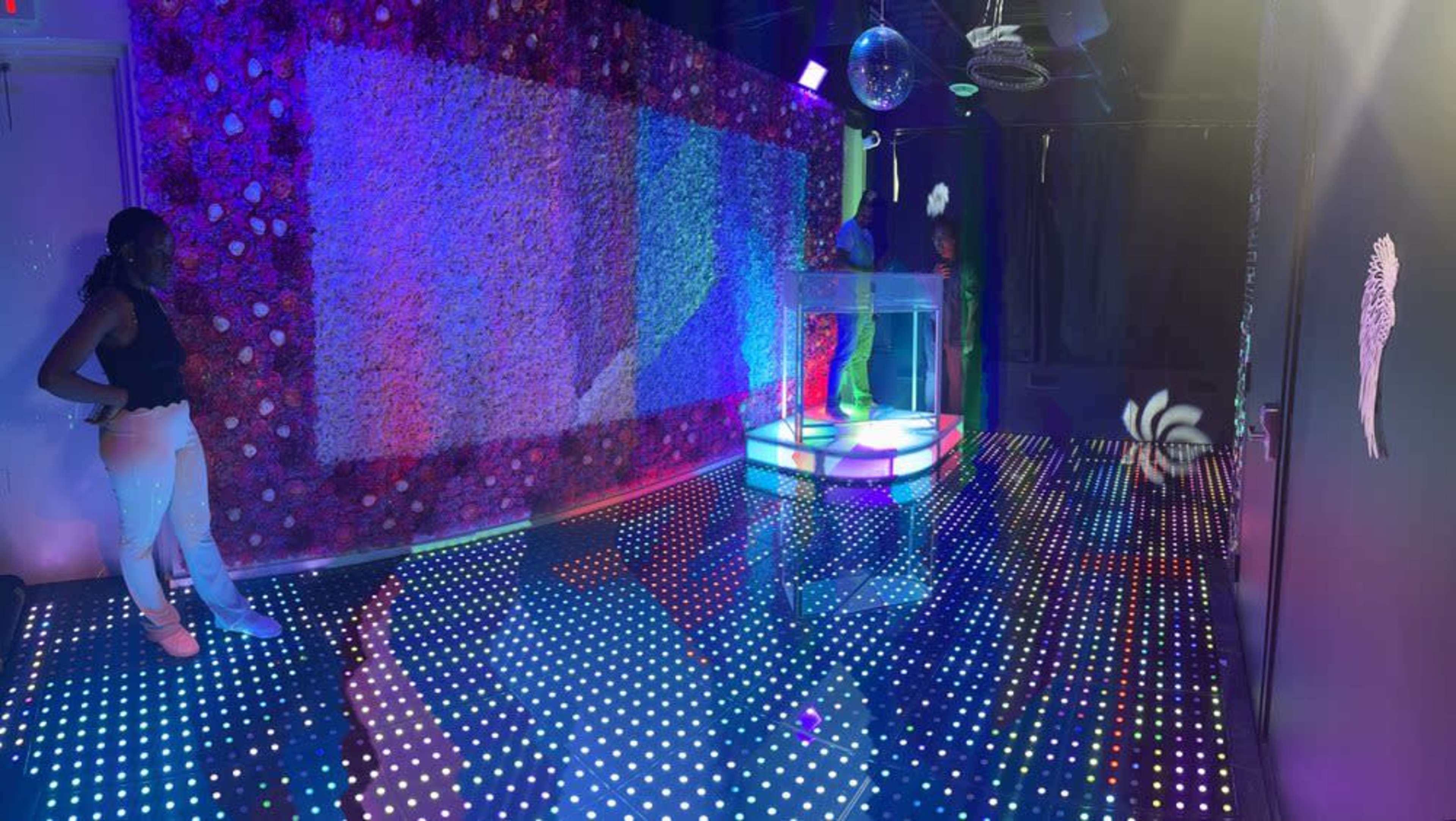 Large Industrial space with amenities. Image in Runnymede-Bloor West Village, Toronto, ON