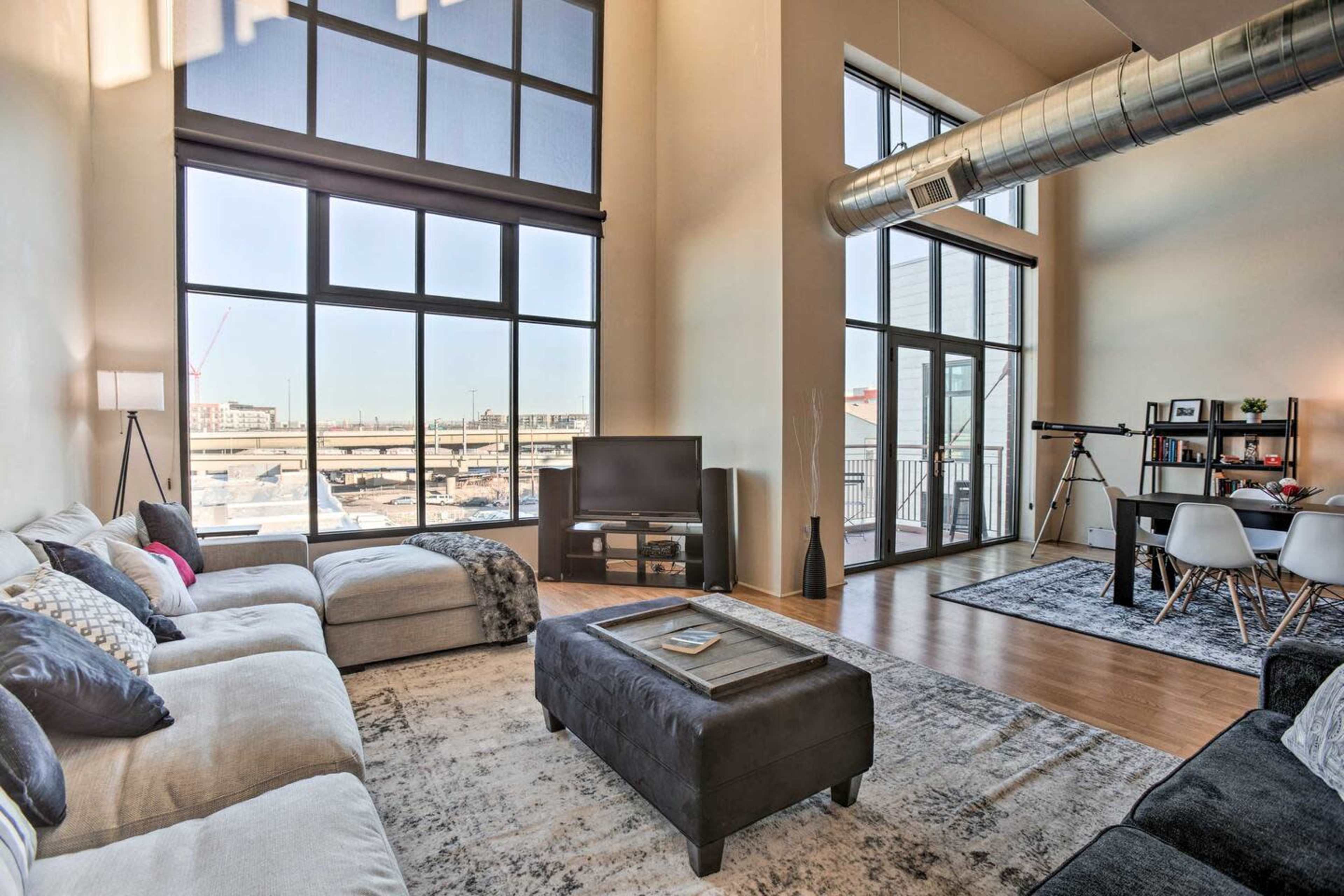 Downtown loft with high ceilings and tons of space Image in Five Points, Denver, CO