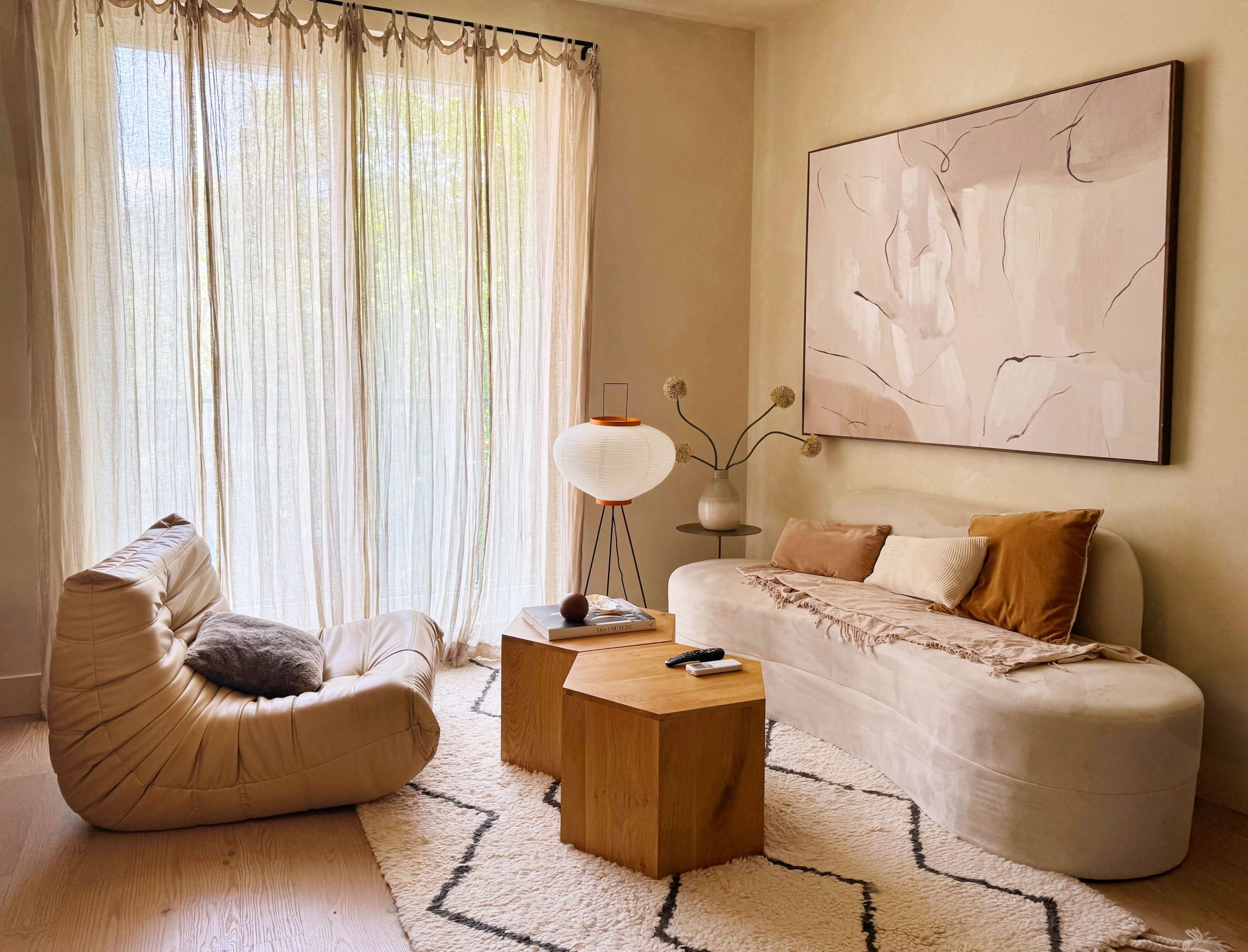 Cosy Mid Century Modern Apartment Home Image in Crown Heights, Brooklyn, NY