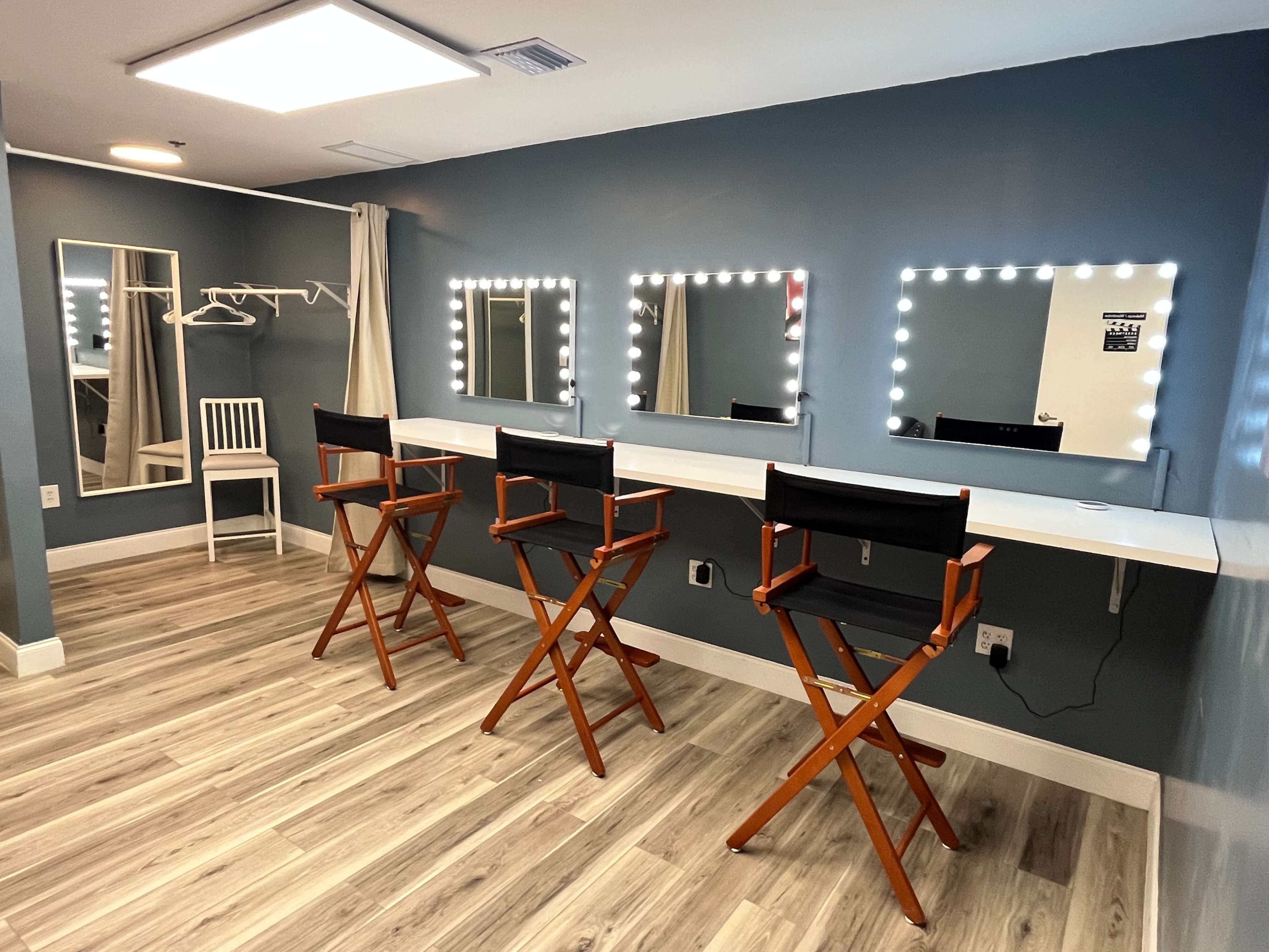 Makeup / Wardrobe Glam Room for Shoots Image in Miami Gardens, Miami Lakes, FL