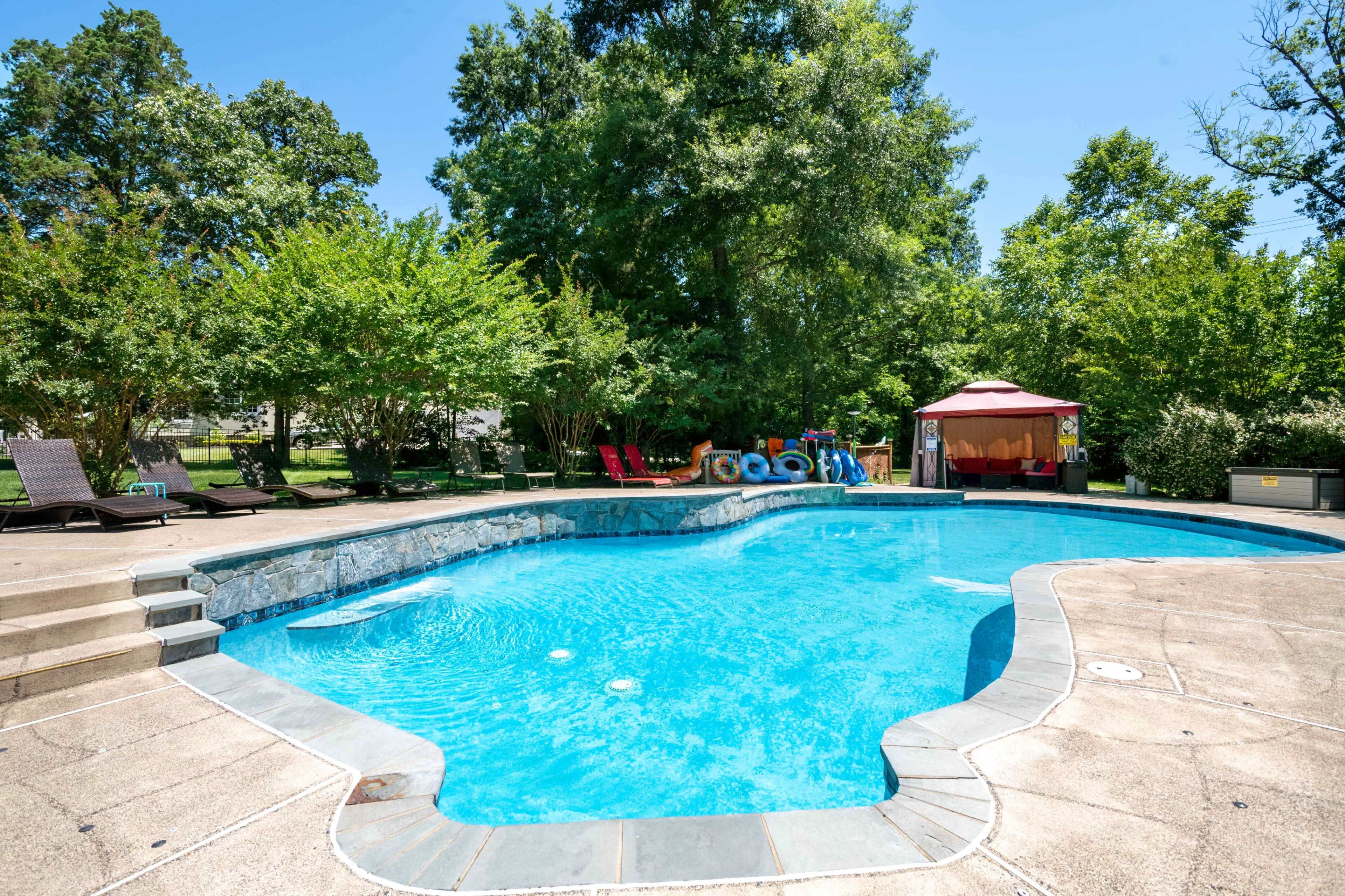 Resort Style Backyard, HEATED Pool & Hot Tub Image in Gainesville, Gainesville, VA