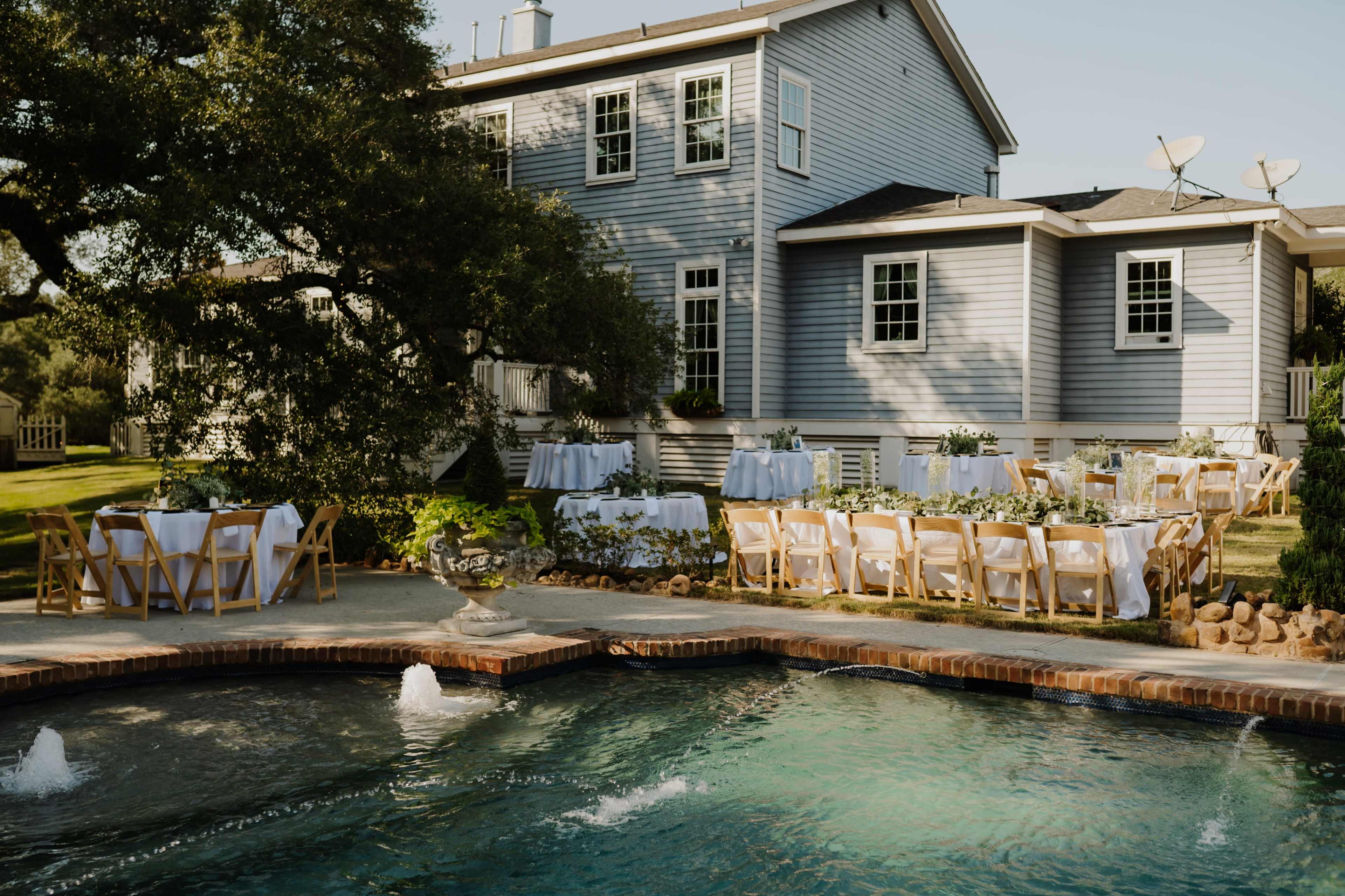 Split Oak Estate- Serene Retreat with Gazebo & Expansive Oak Trees – Perfect for Thanksgiving get togethers, Christmas Parties, Birthday Parties, Dinner Parties, & More Image in , Cat Spring, TX
