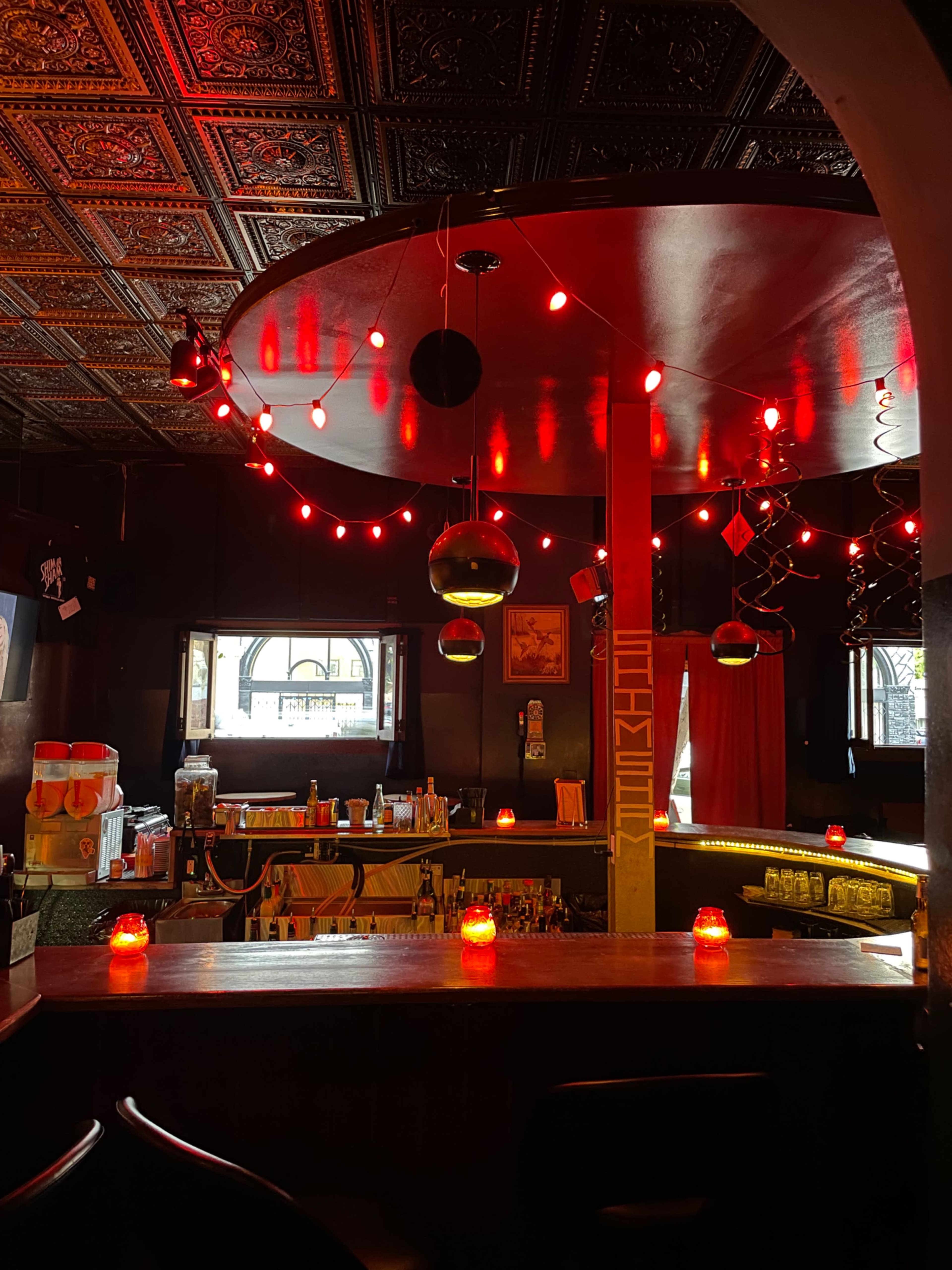 Classic Horseshoe Dive Bar Image in Rampart Village, Los Angeles, CA