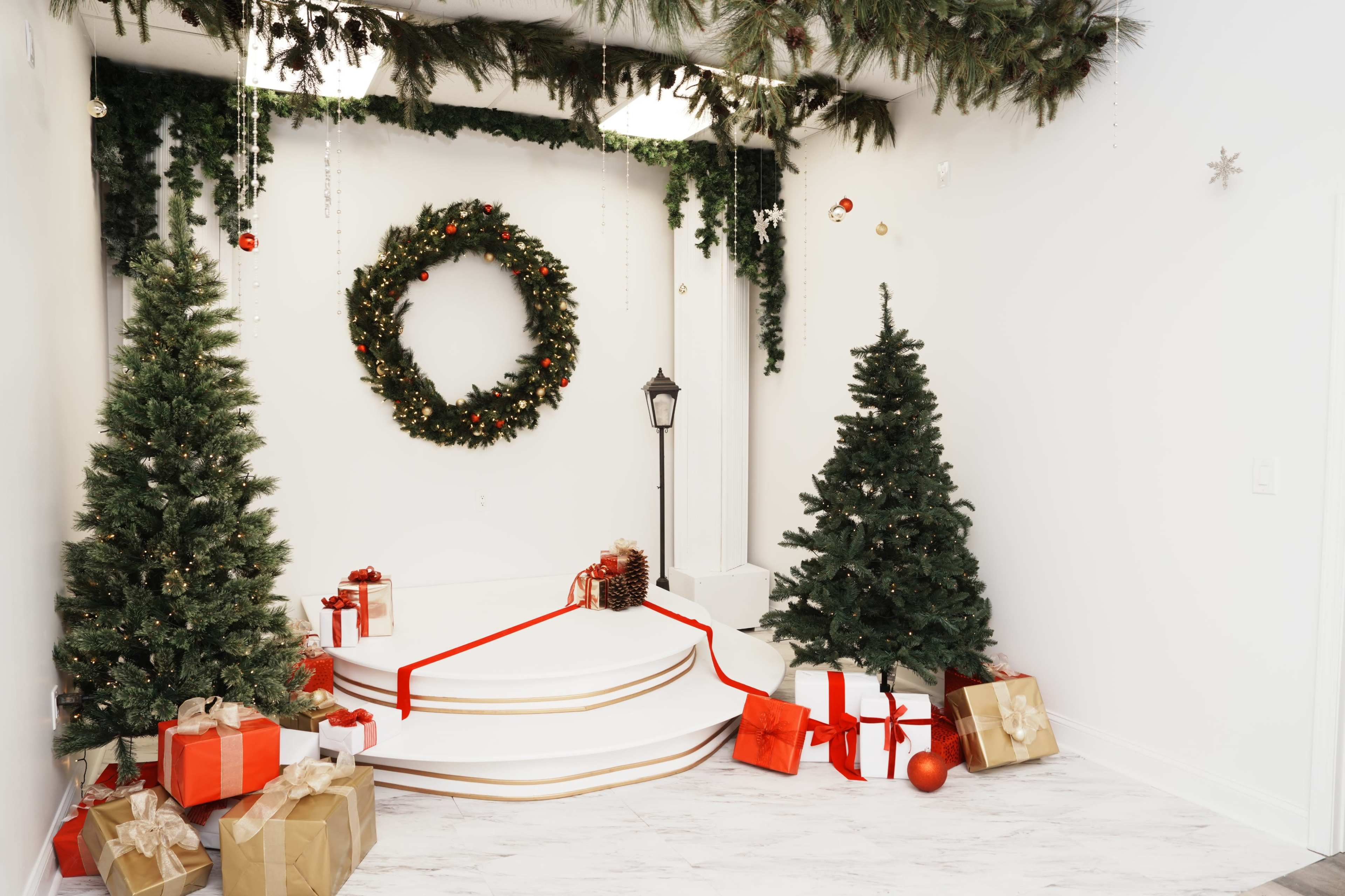 Modern Christmas Set Image in Gwinnett Village, Norcross, GA