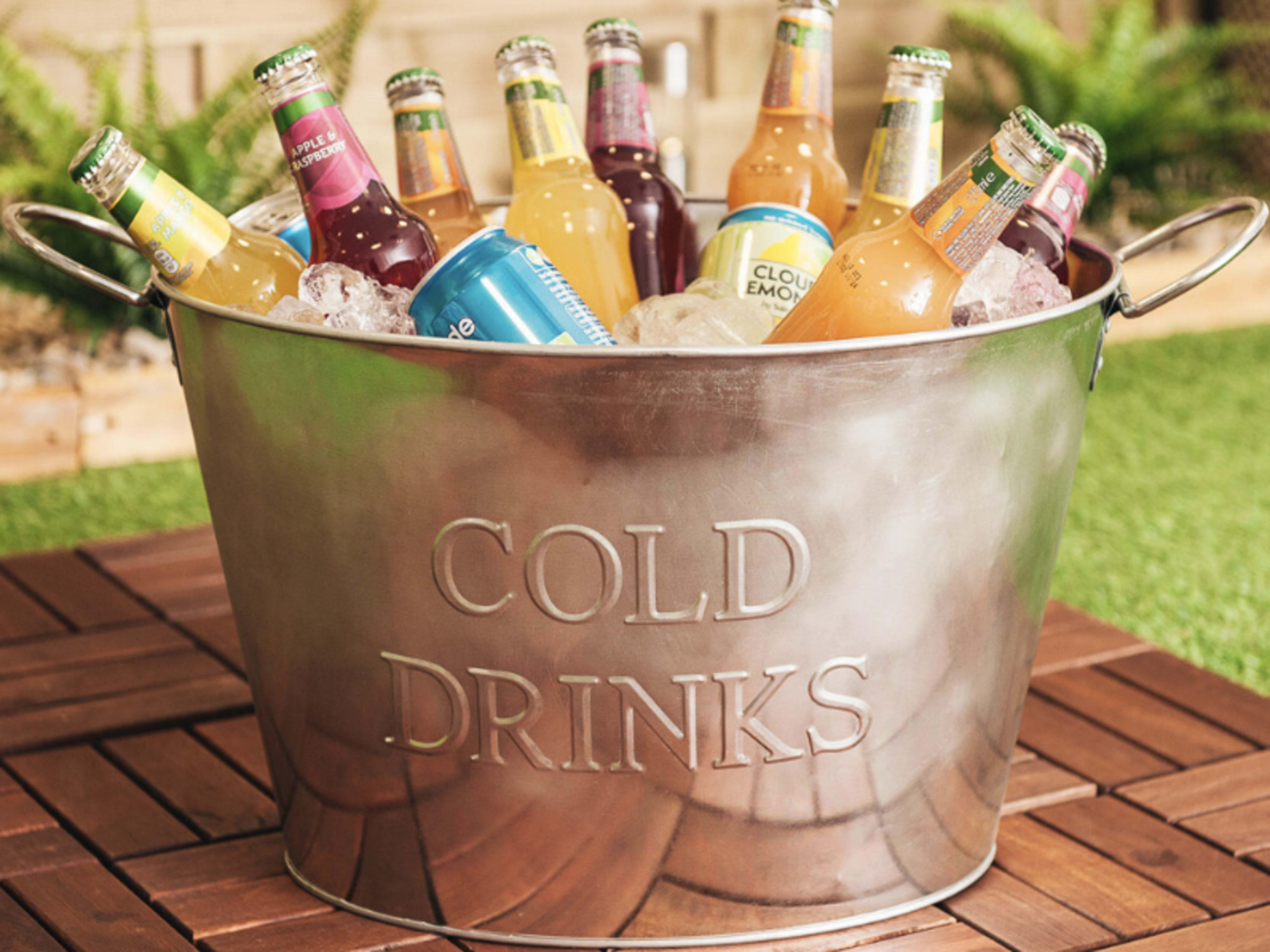 Non alcoholic drinks on ice