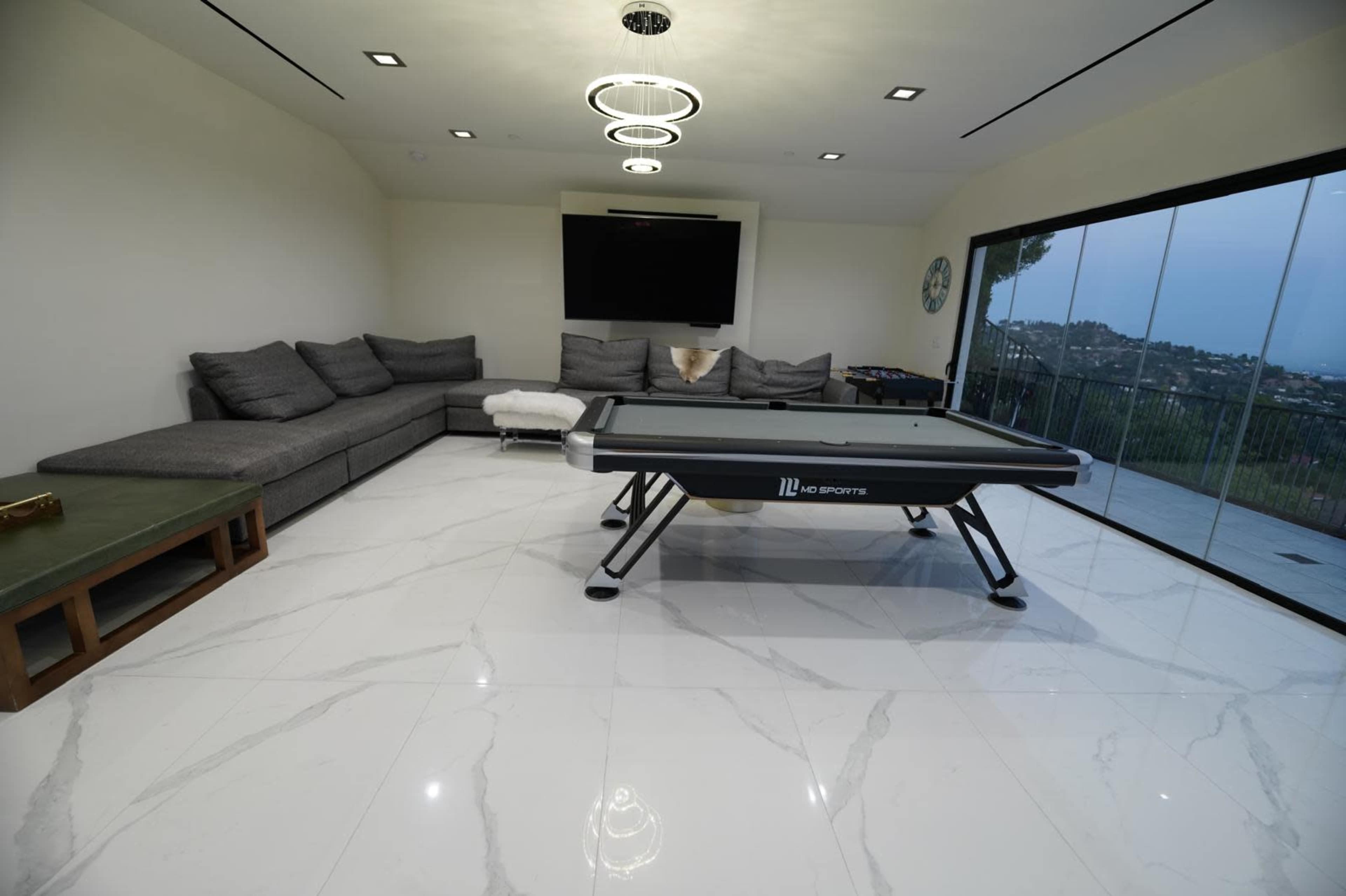 Ententainer's Home Image in Emerald Isle, Glendale, CA