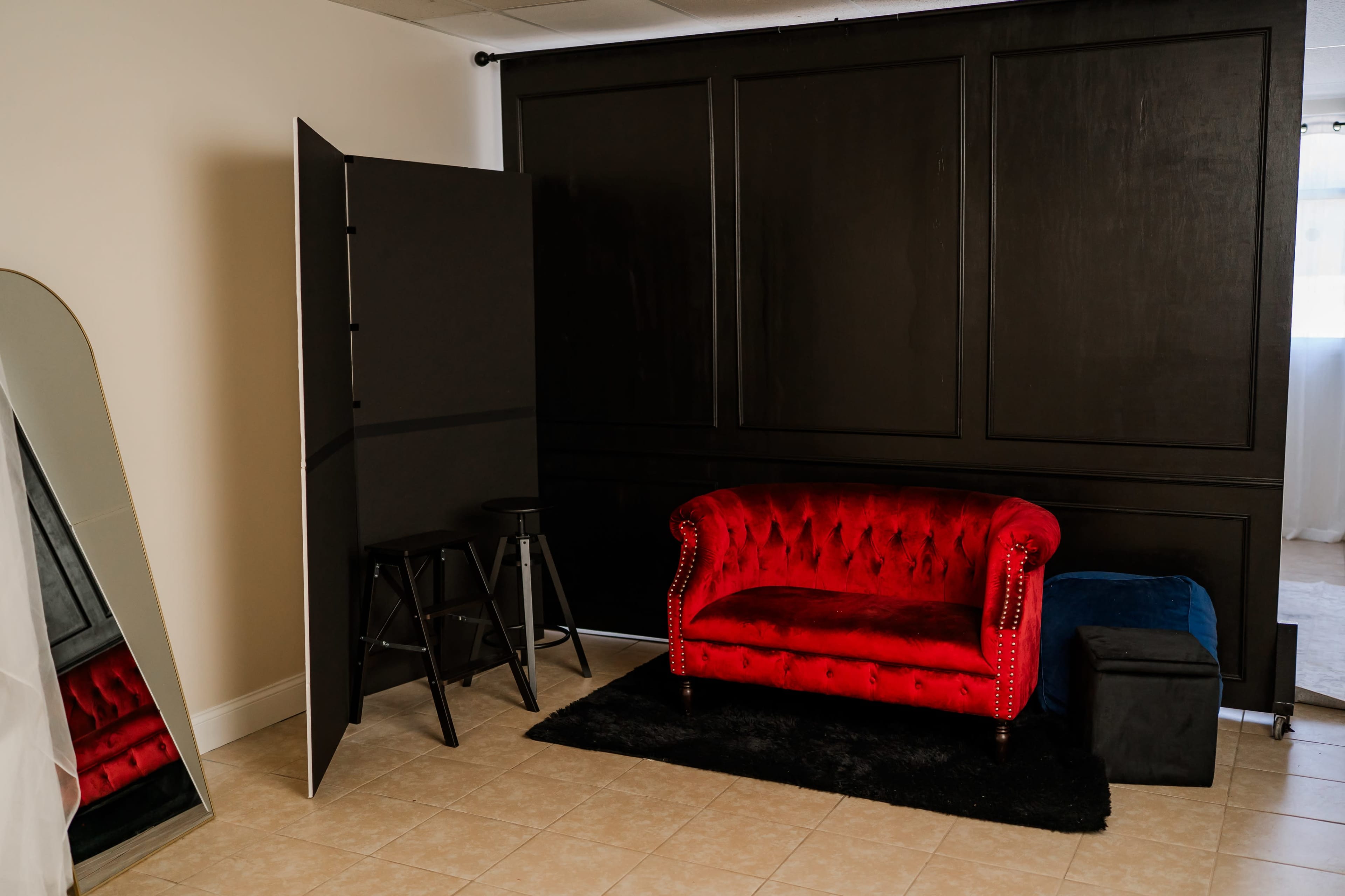 Versatile Photo Studio with Natural Light & Lighting Equipment Image in East Ridge, Chattanooga, TN