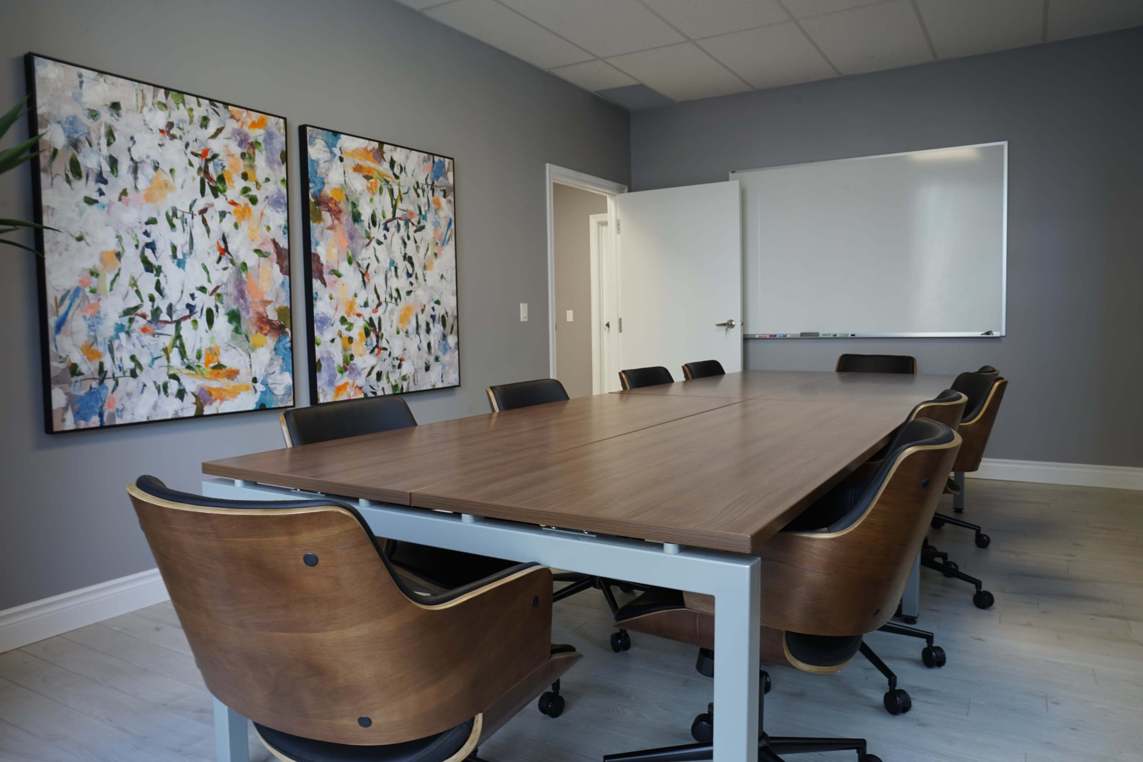Professional conference room for groups, meetings, workshops located ideally in Midtown near public transportation Image in Davisville Village, Toronto, ON