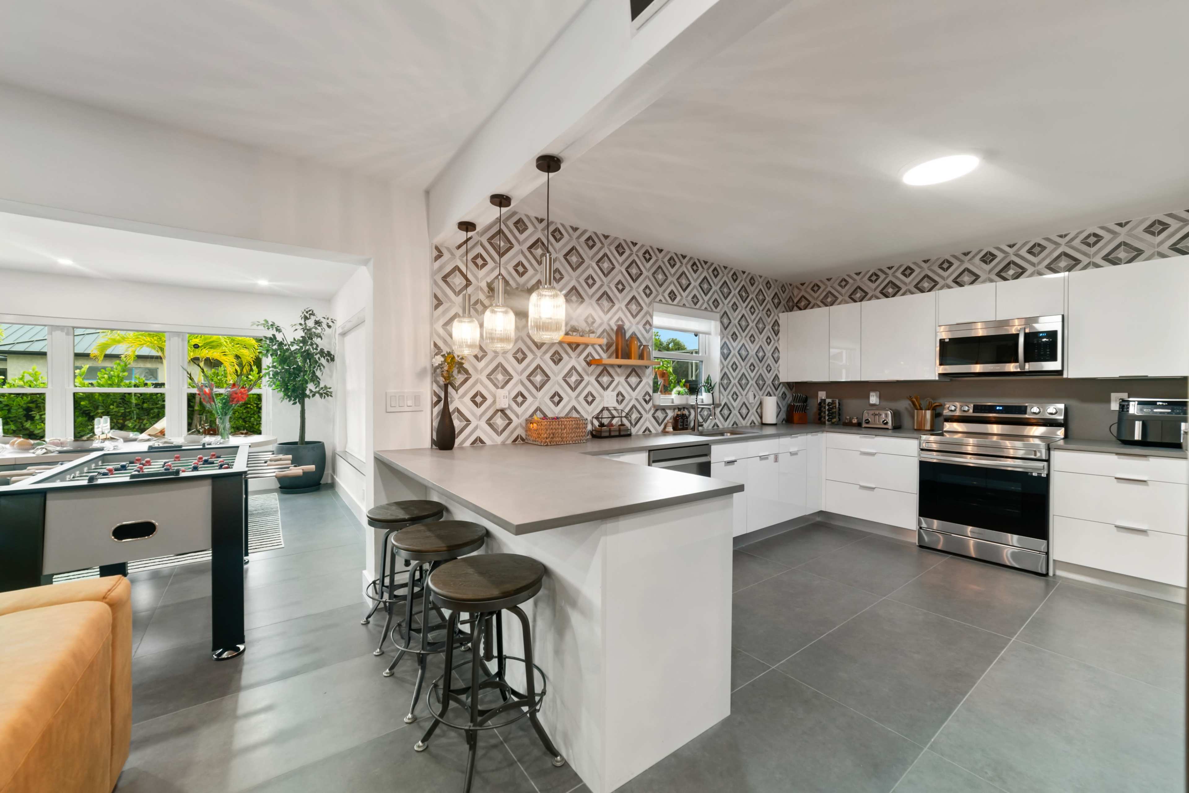 Hollywood Luxury Poolside Paradise · Outdoor Bar · Smart Gym Image in Park East, Hollywood, FL