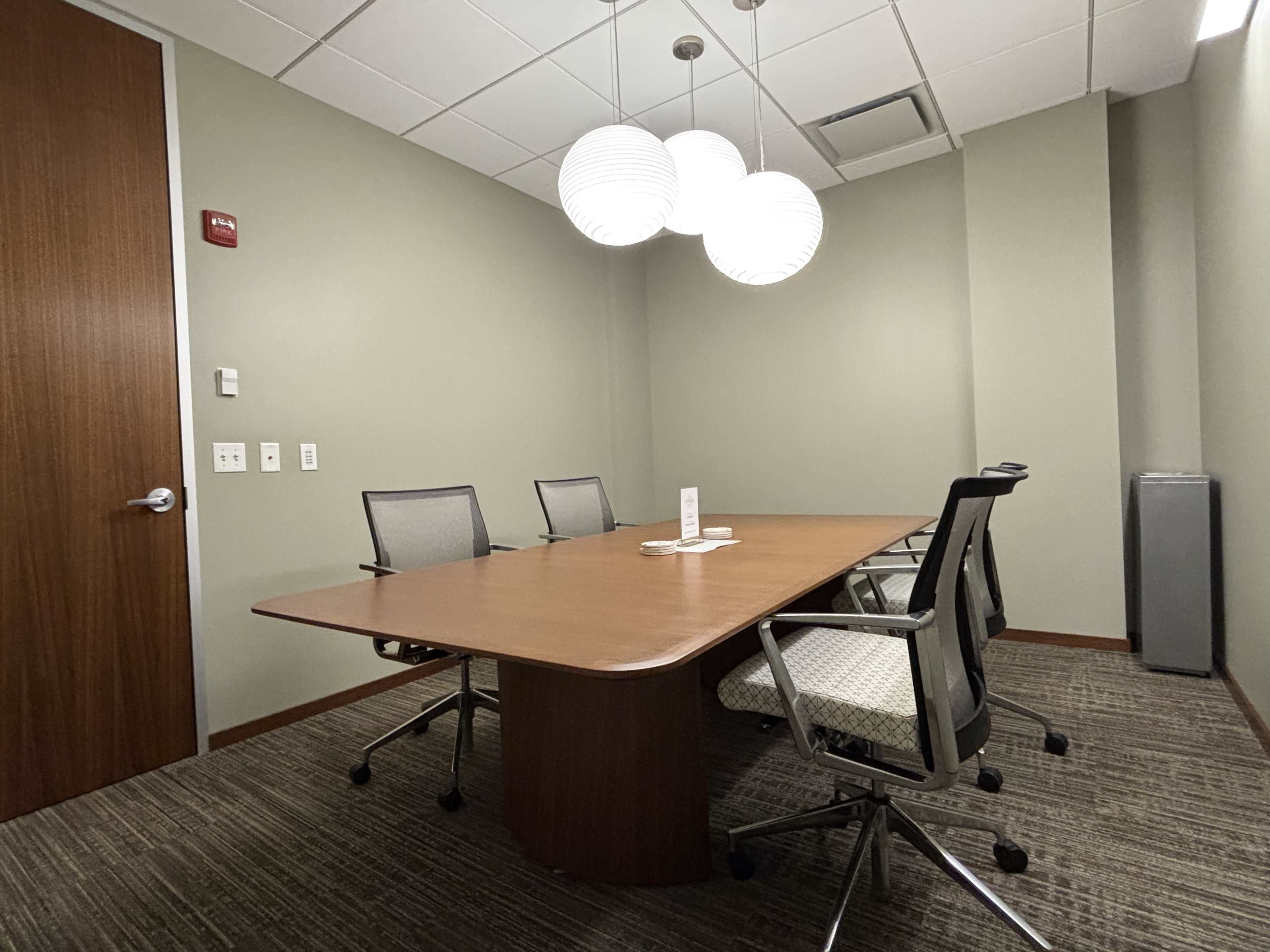 Upscale Suburban Day Office Image dans Schaumburg Township, Schaumburg, IL