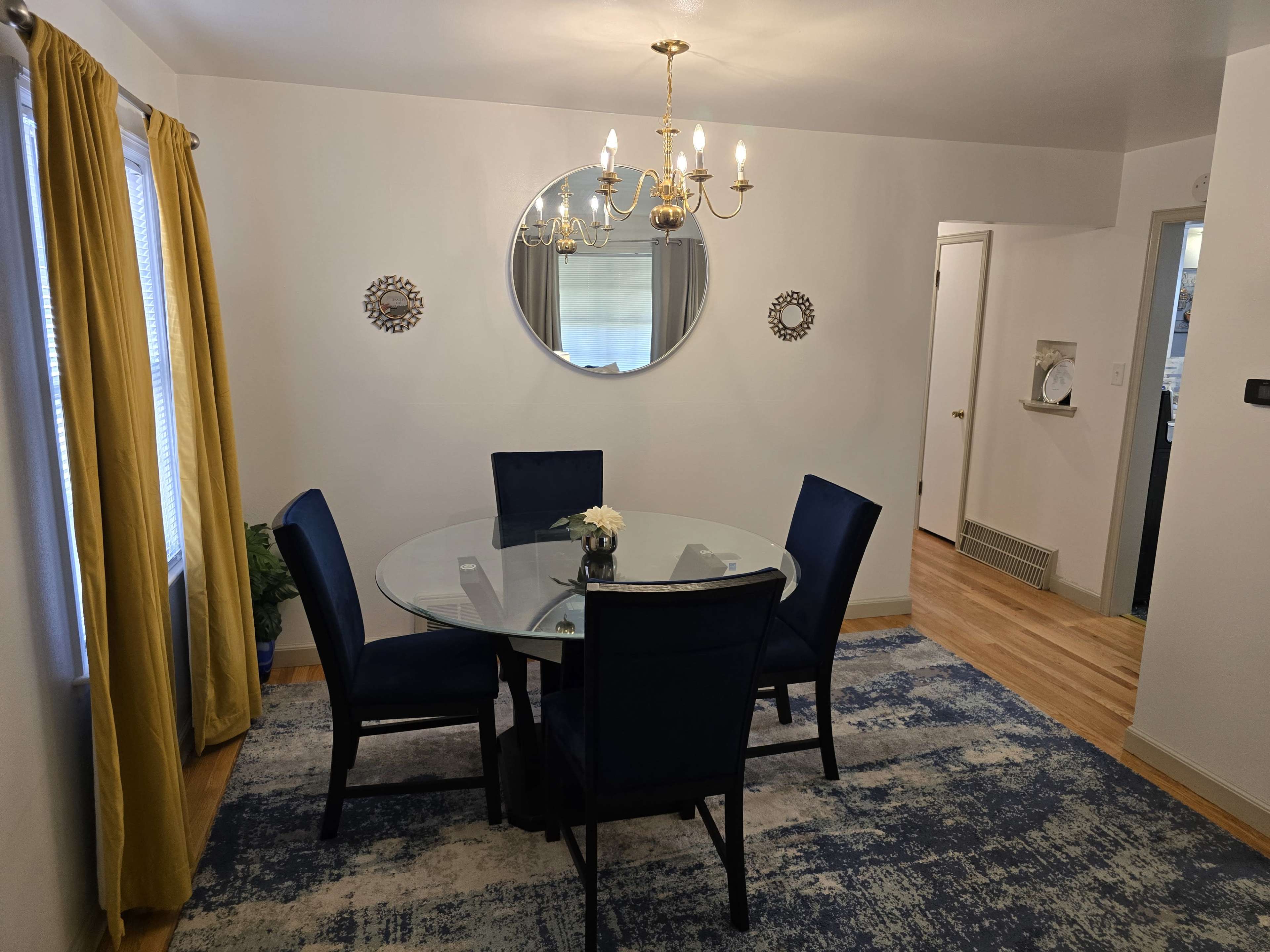 Upscale Queen Bedroom/Full Office Apartment Image in Grasslyn Manor, Milwaukee, WI