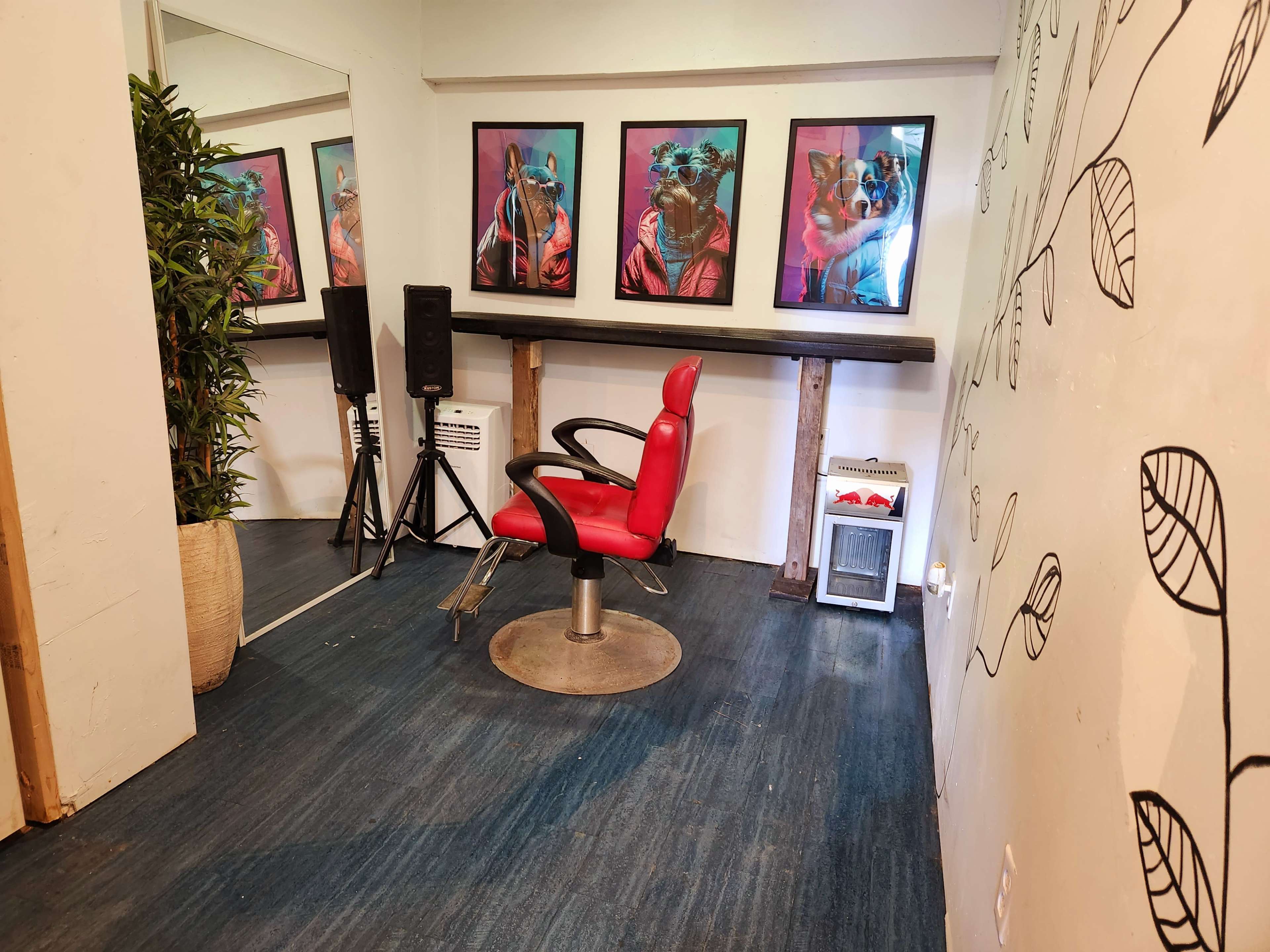 🔥 Barber/Salon/Makeup Room – Affordable & Private Space! 🔥 Image in English Avenue, Atlanta, GA