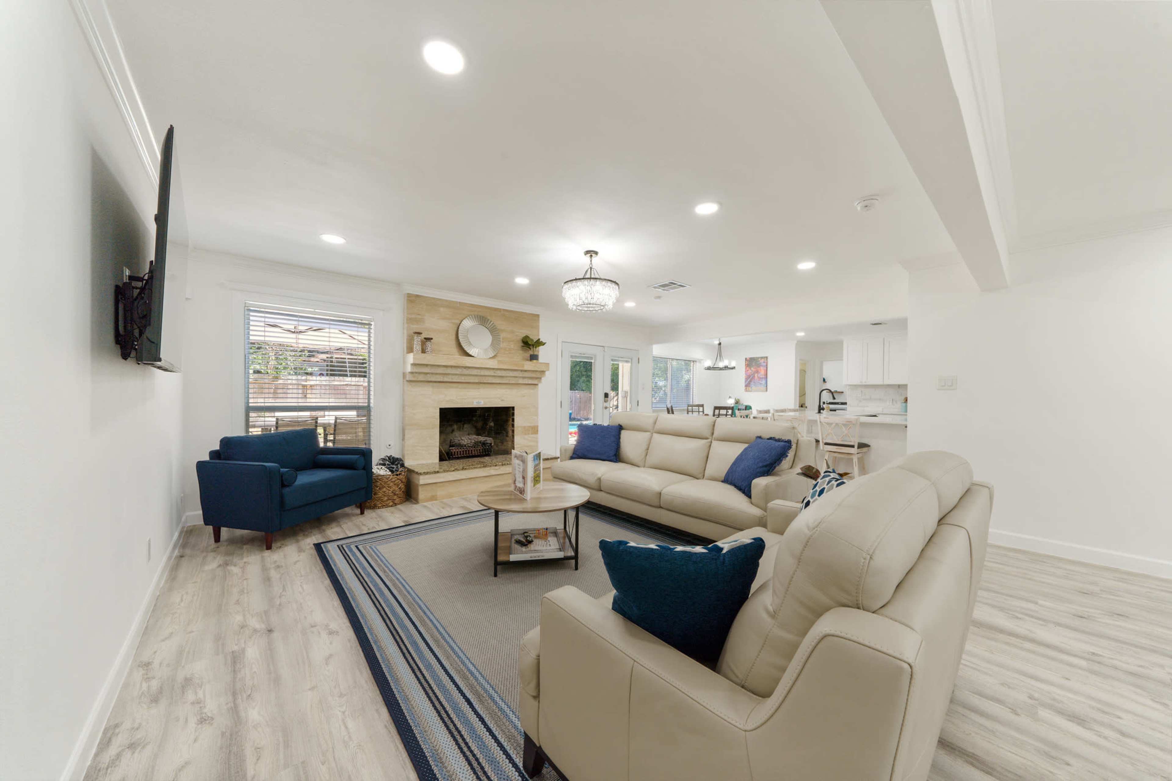 Peaceful San Antonio Spot with Hot Tub & Entertainment Garage Image in North Central Thousand Oaks, San Antonio, TX