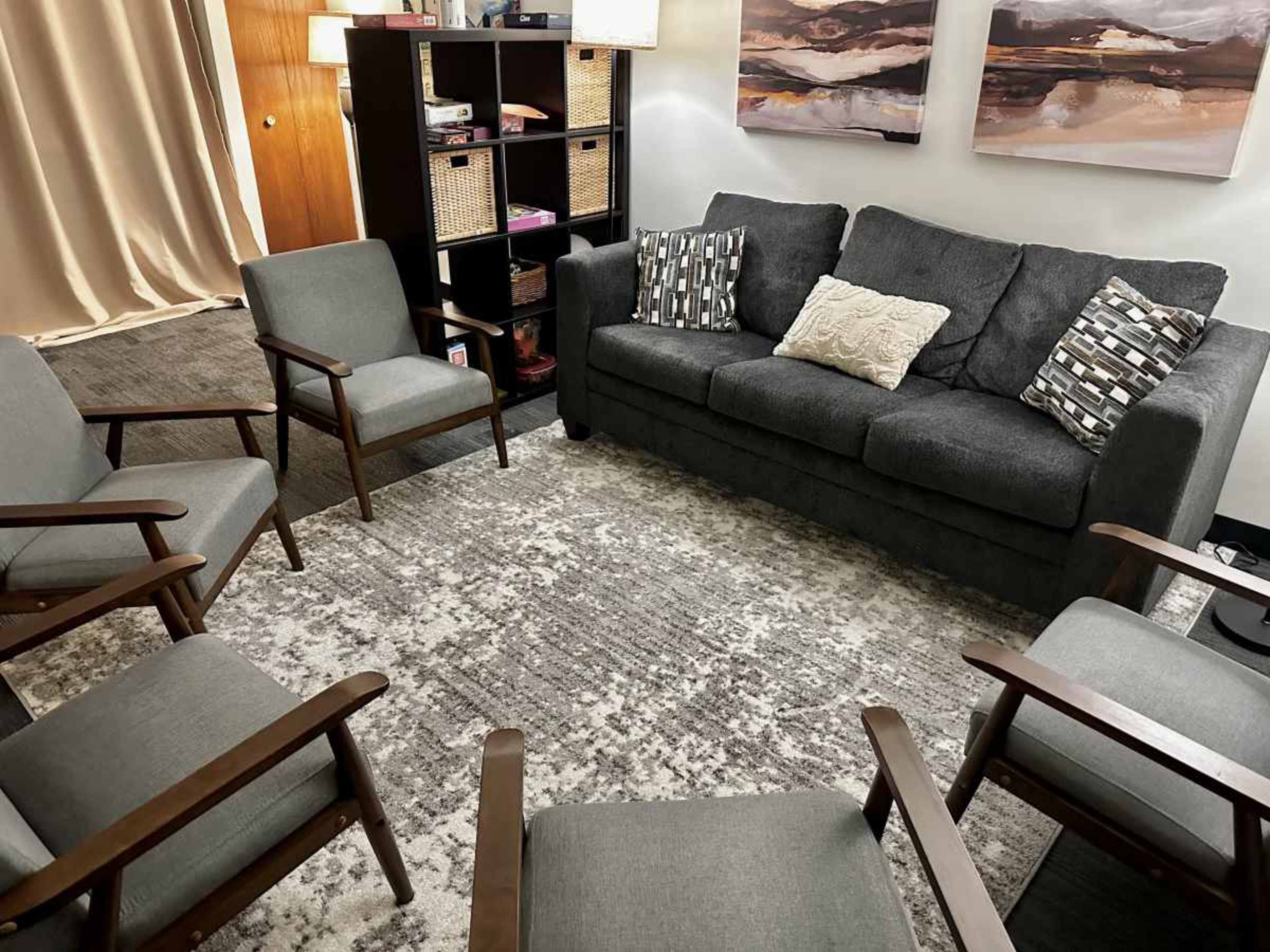 Quaint therapist office spaces (2 offices and a meeting room) Image in Evanston, Evanston, IL