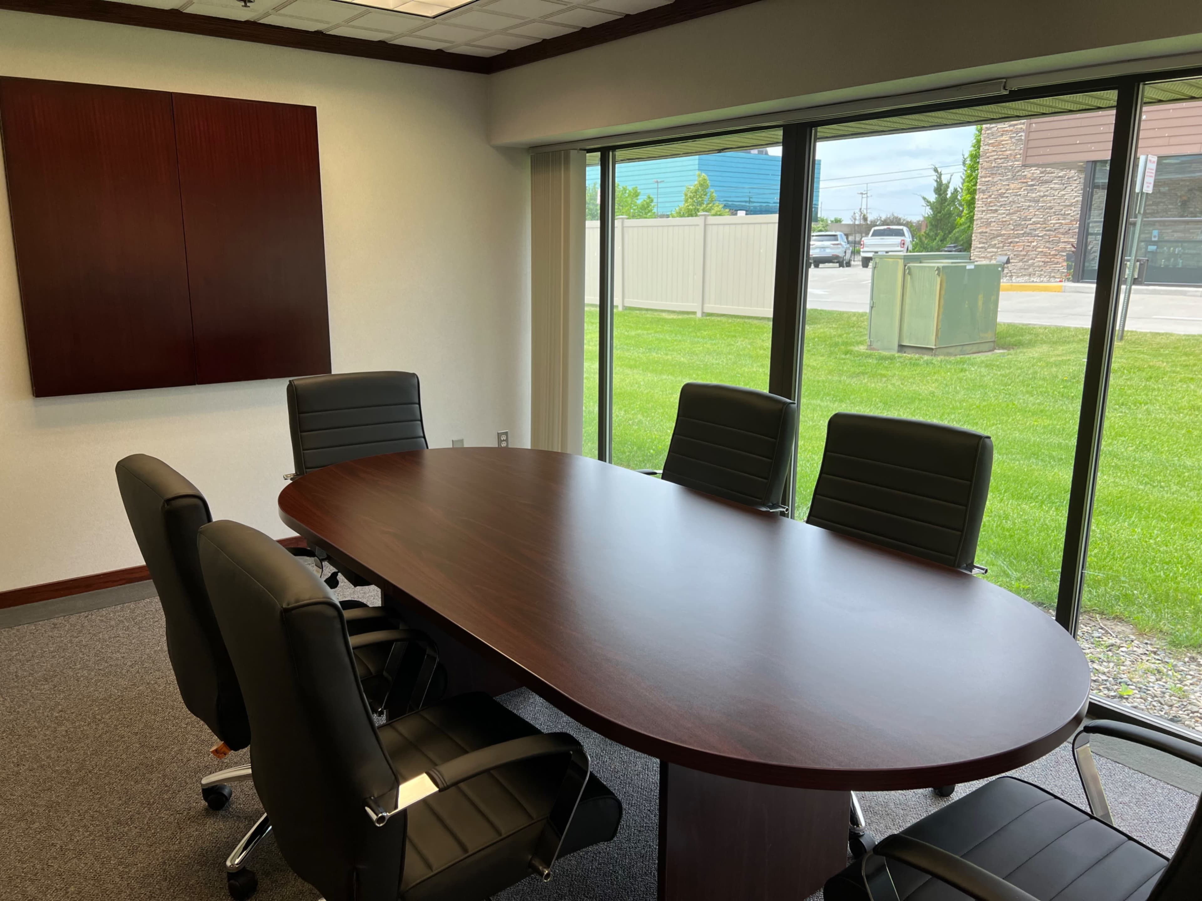Spacious Meeting Room for 6 w/ TV & Large Windows Image in , Troy, MI