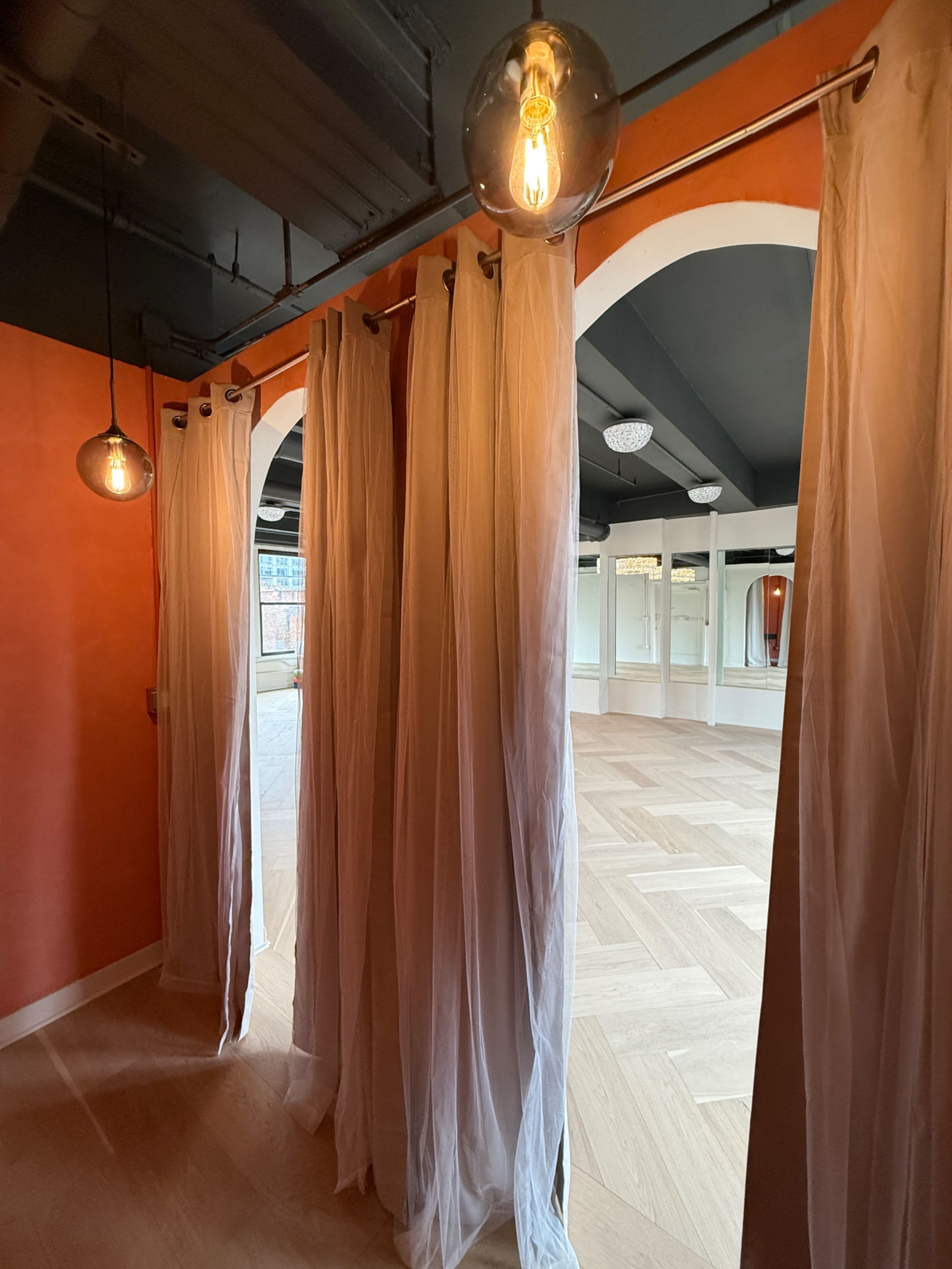 Posh Studio in the Sky Image in Midtown Manhattan, New York, NY