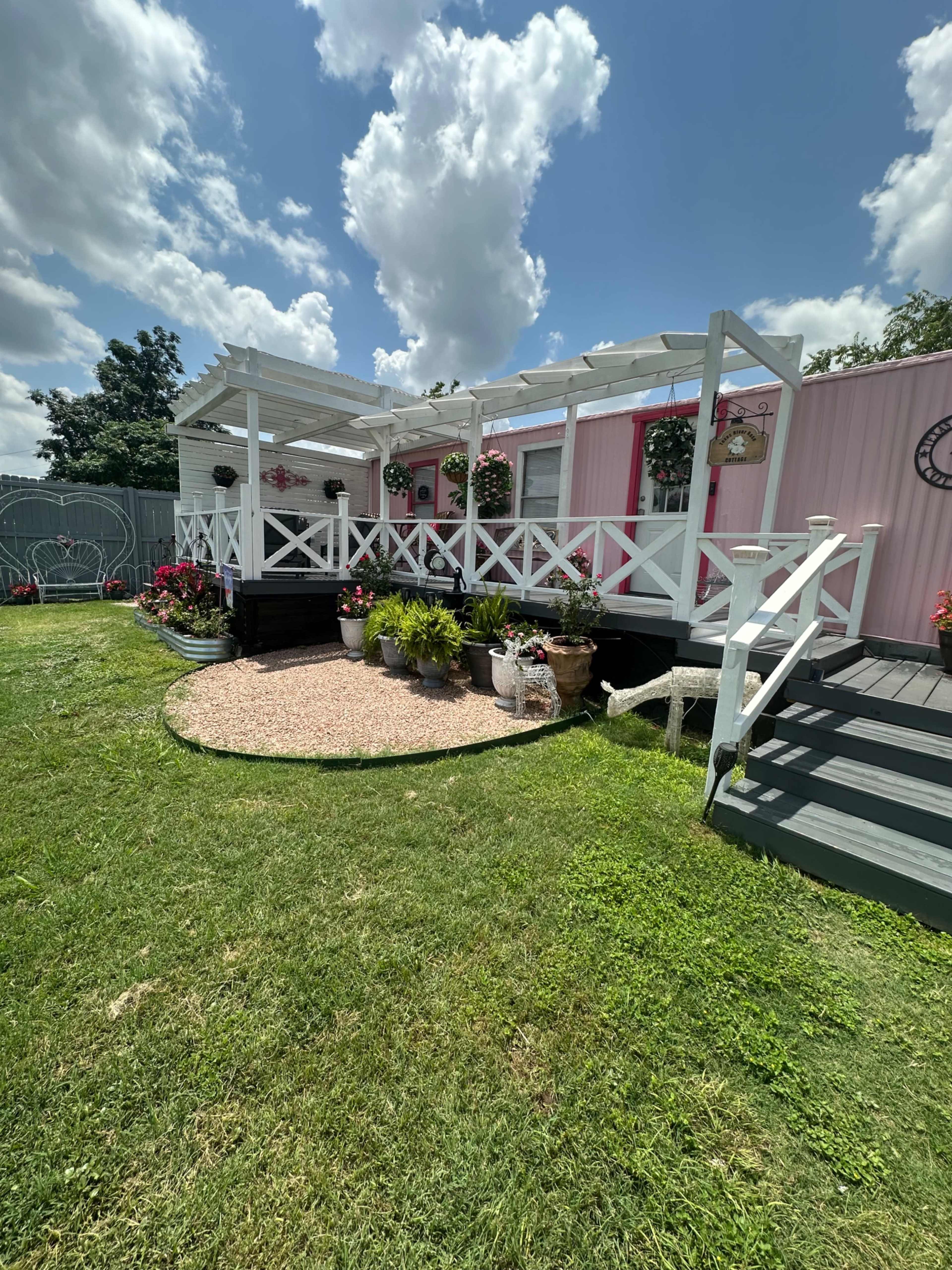 Cozy Pink Cottage near the Guadalupe River and shopping. Image in Canyon Lake, New Braunfels, TX
