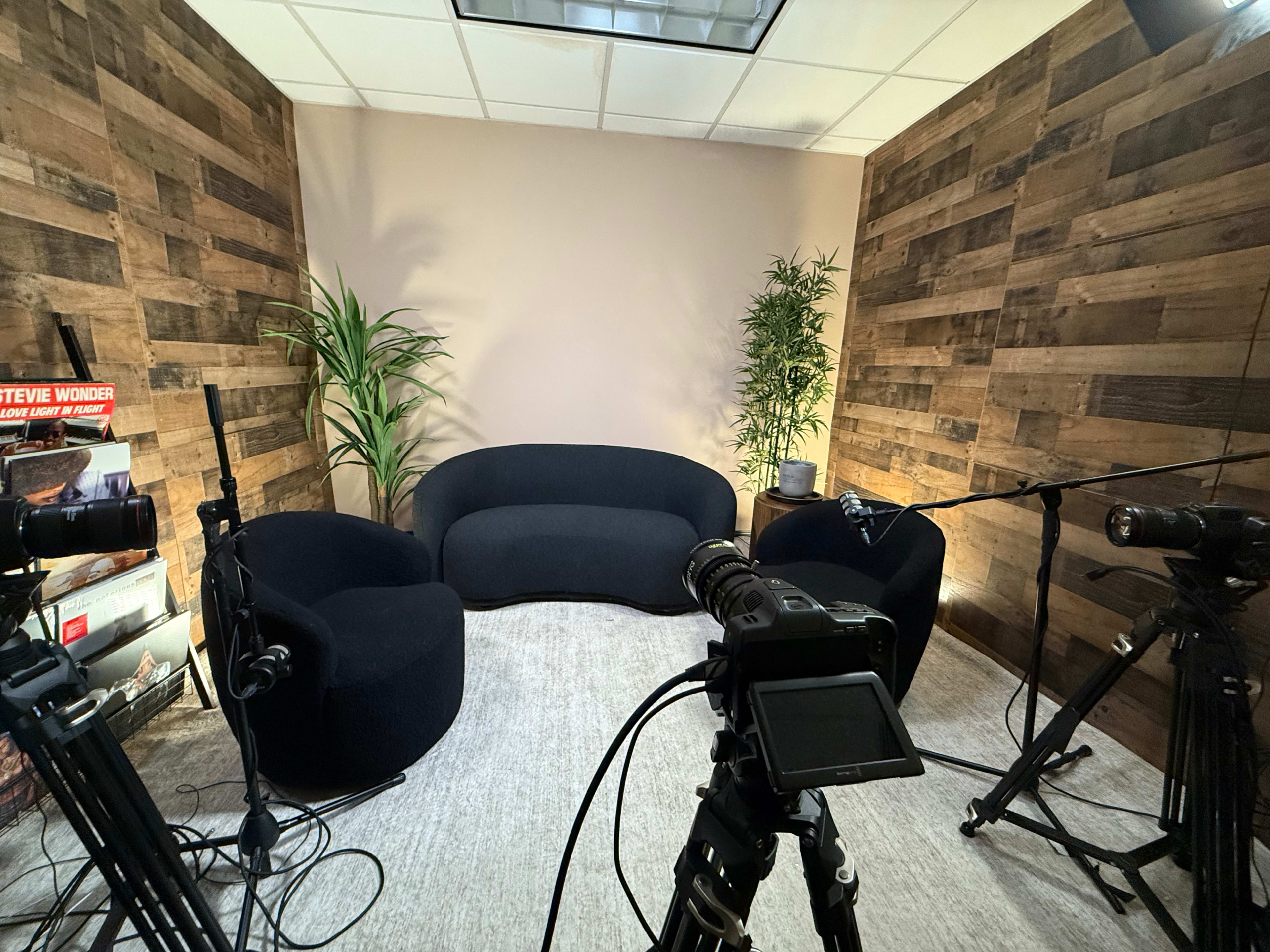Chic Midtown Podcast Studio Image in Midtown Manhattan, New York, NY