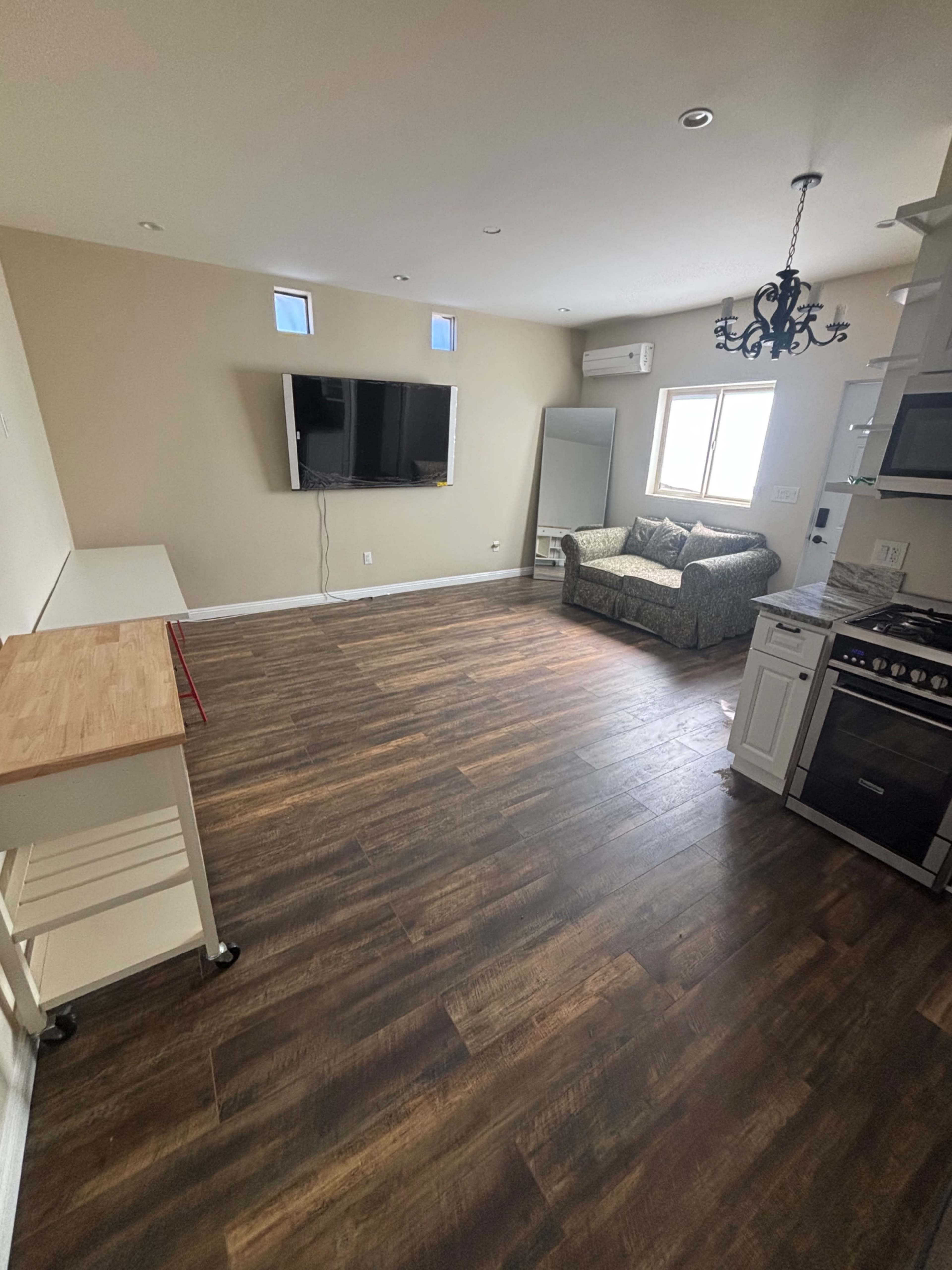 Studio Pool House and or Backyard Image in Winnetka, Winnetka, CA