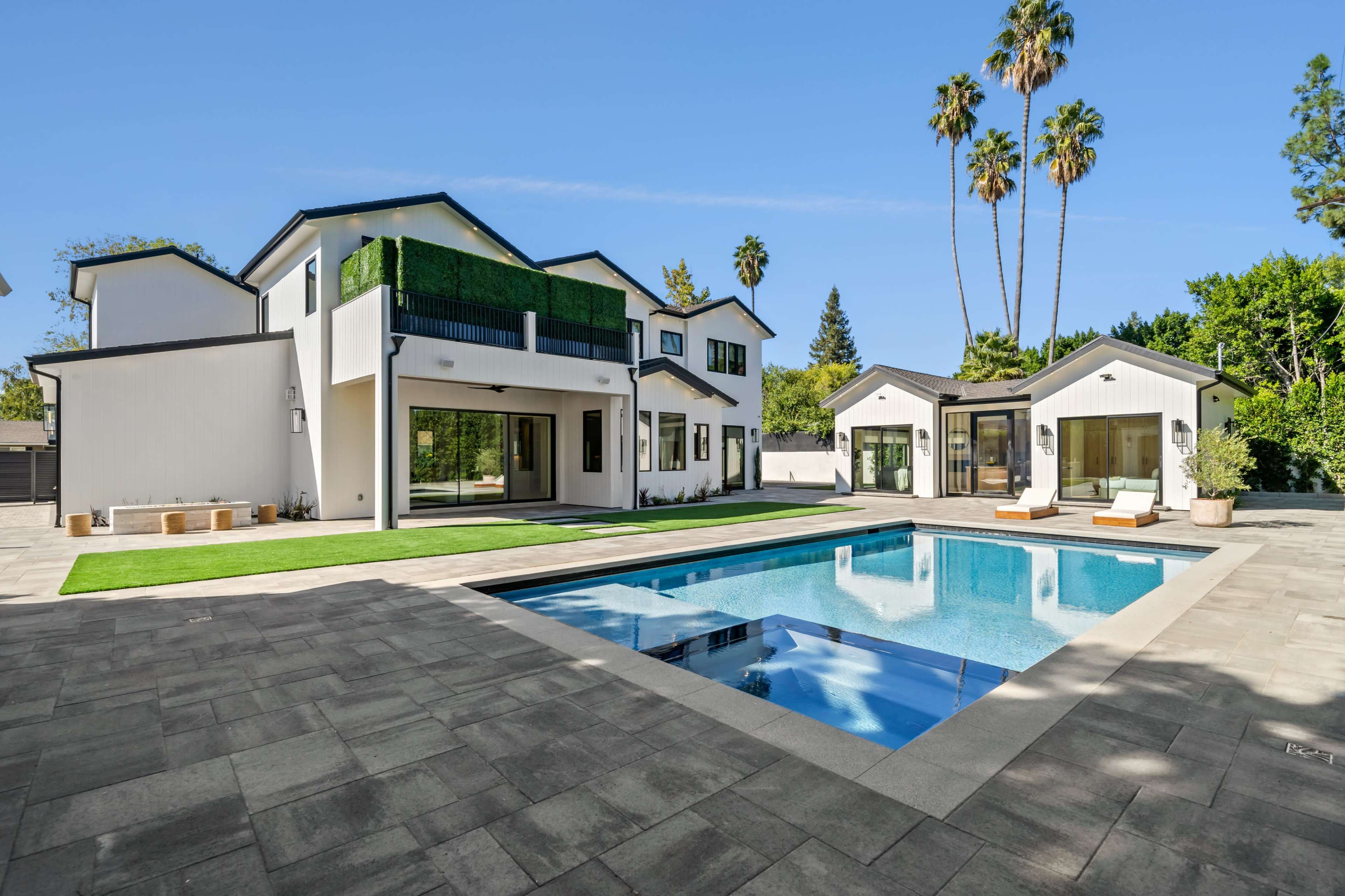 GENESTA VILLA GOLDEN HOUR MODERN RETREAT Image in Encino, Los Angeles, CA