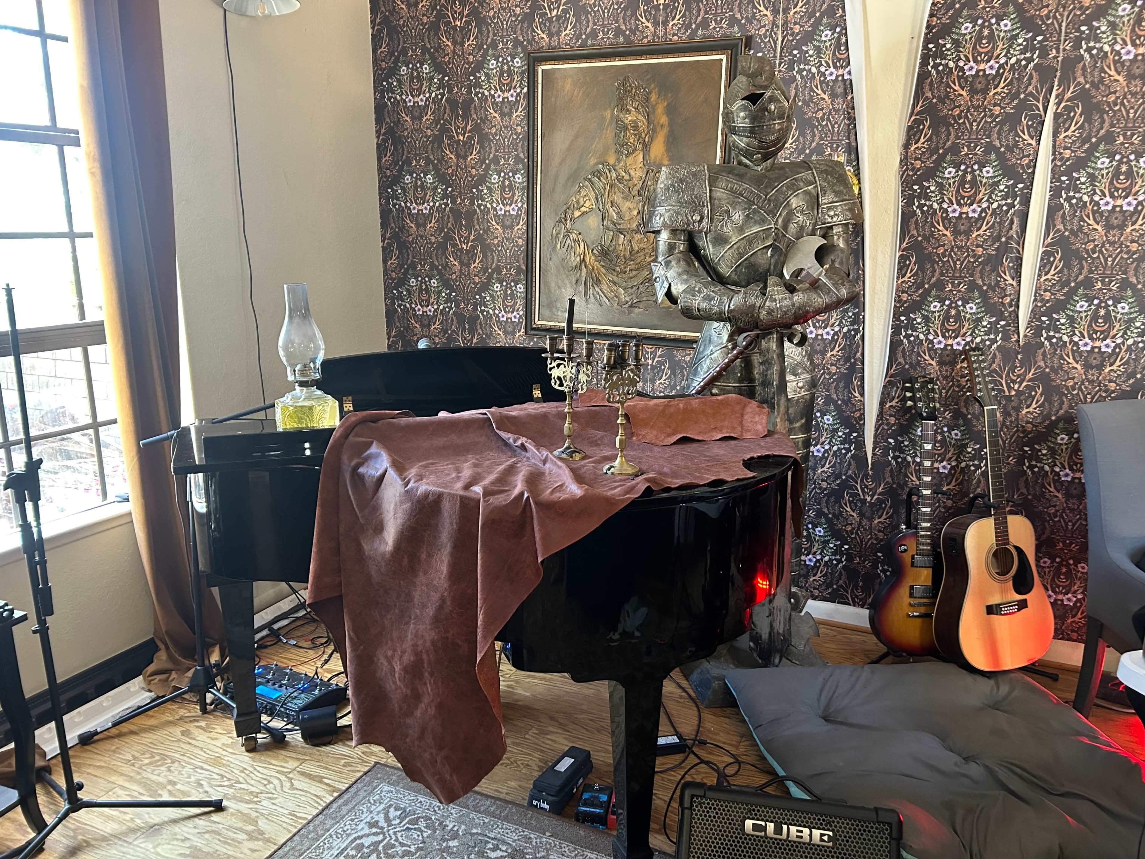 Medieval/Dark Academia Themed Livingroom Image in Del Rosa, San Bernardino, CA