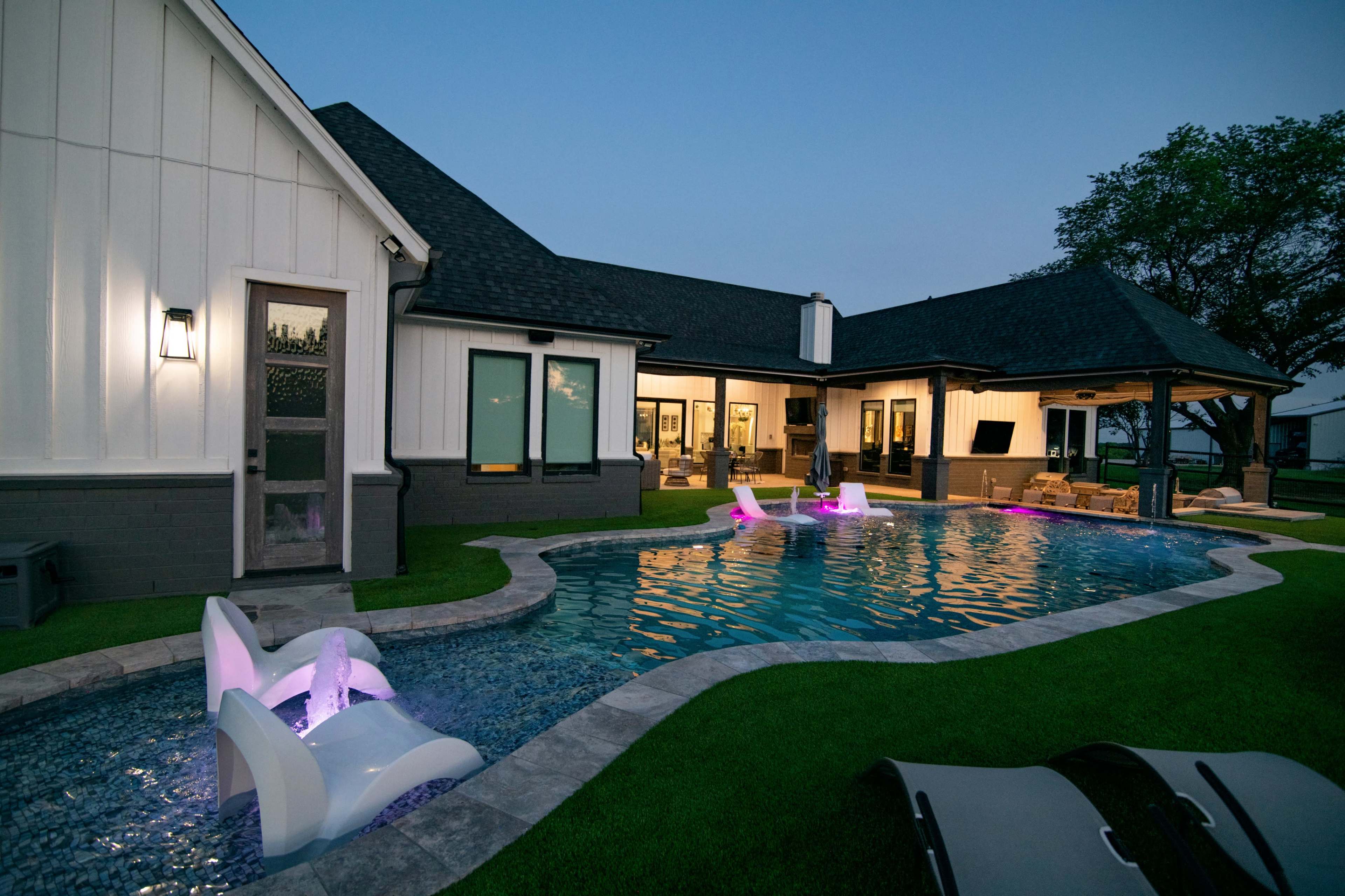 Open Concept Ranch Style House w/ Pool & Man Cave Image in Rendon, Burleson, TX