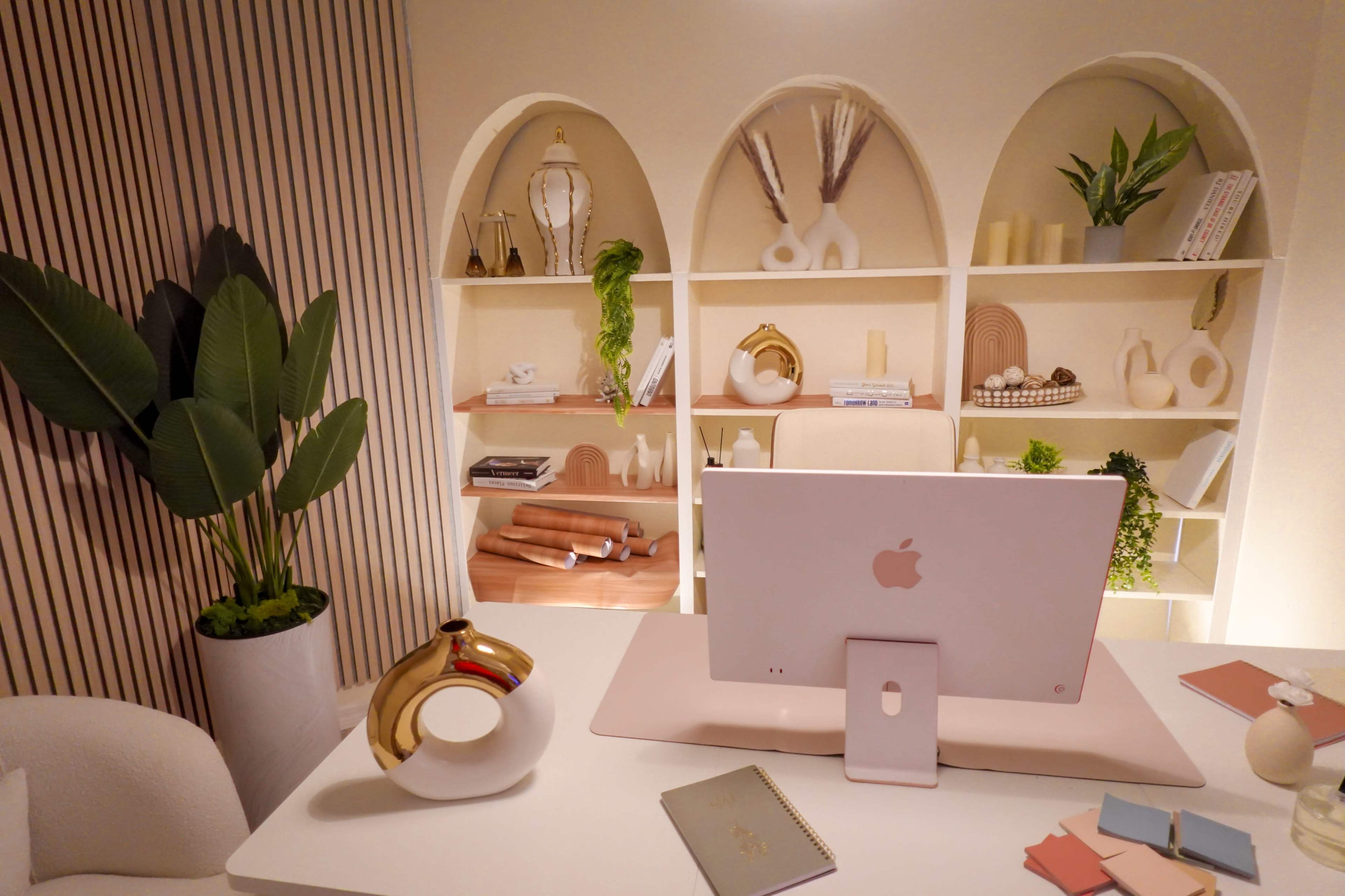 20 Viral Backdrops! 8 Rooms! Miami Premier Podcast/Influencer and Content/TV Studio (All Backdrops Included!) Image in Flamingo / Lummus, Miami Beach, FL