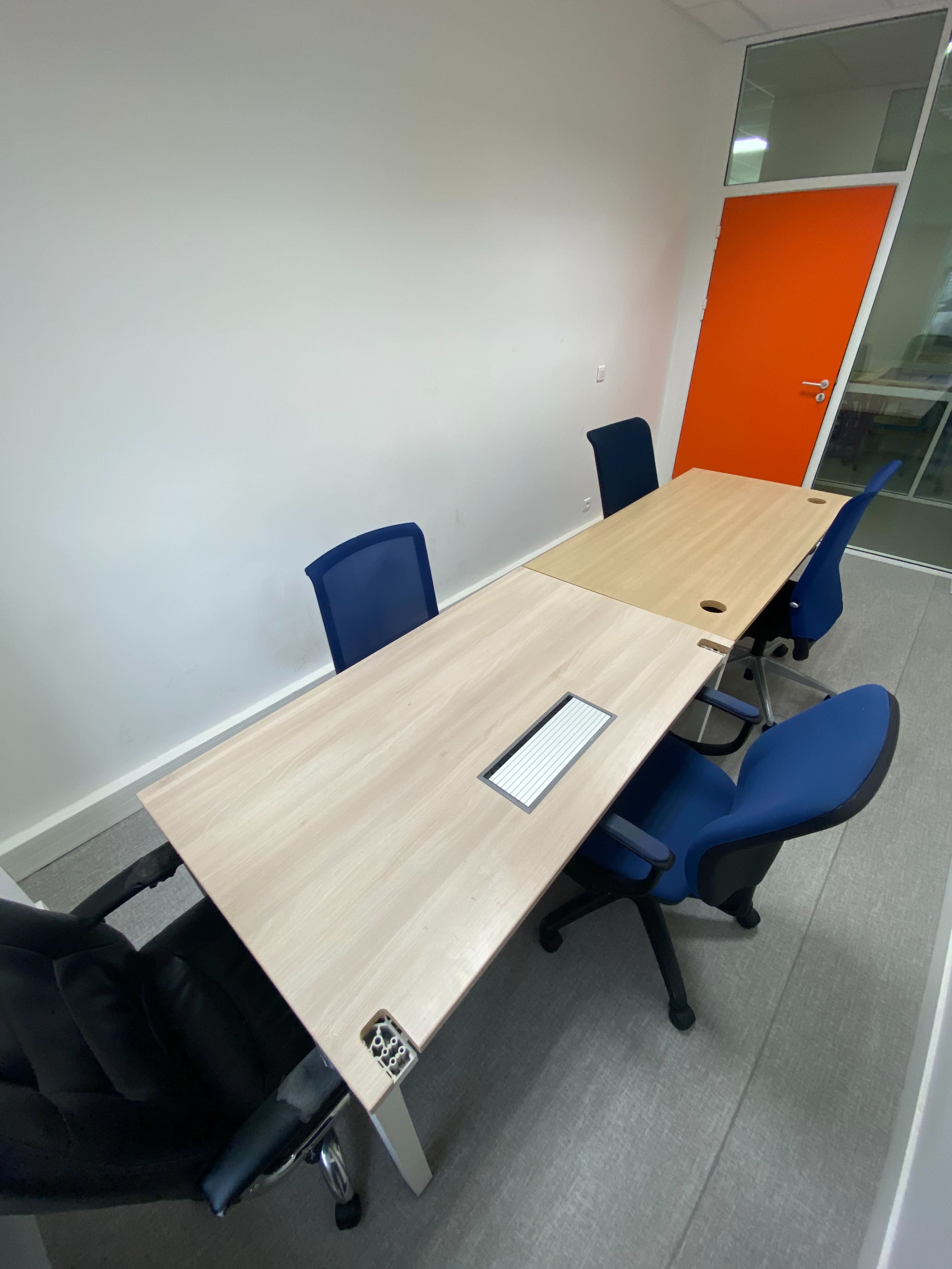 Espace de formation moderne et lumineux dans un cadre verdoyant urbain Image in , Bagneux