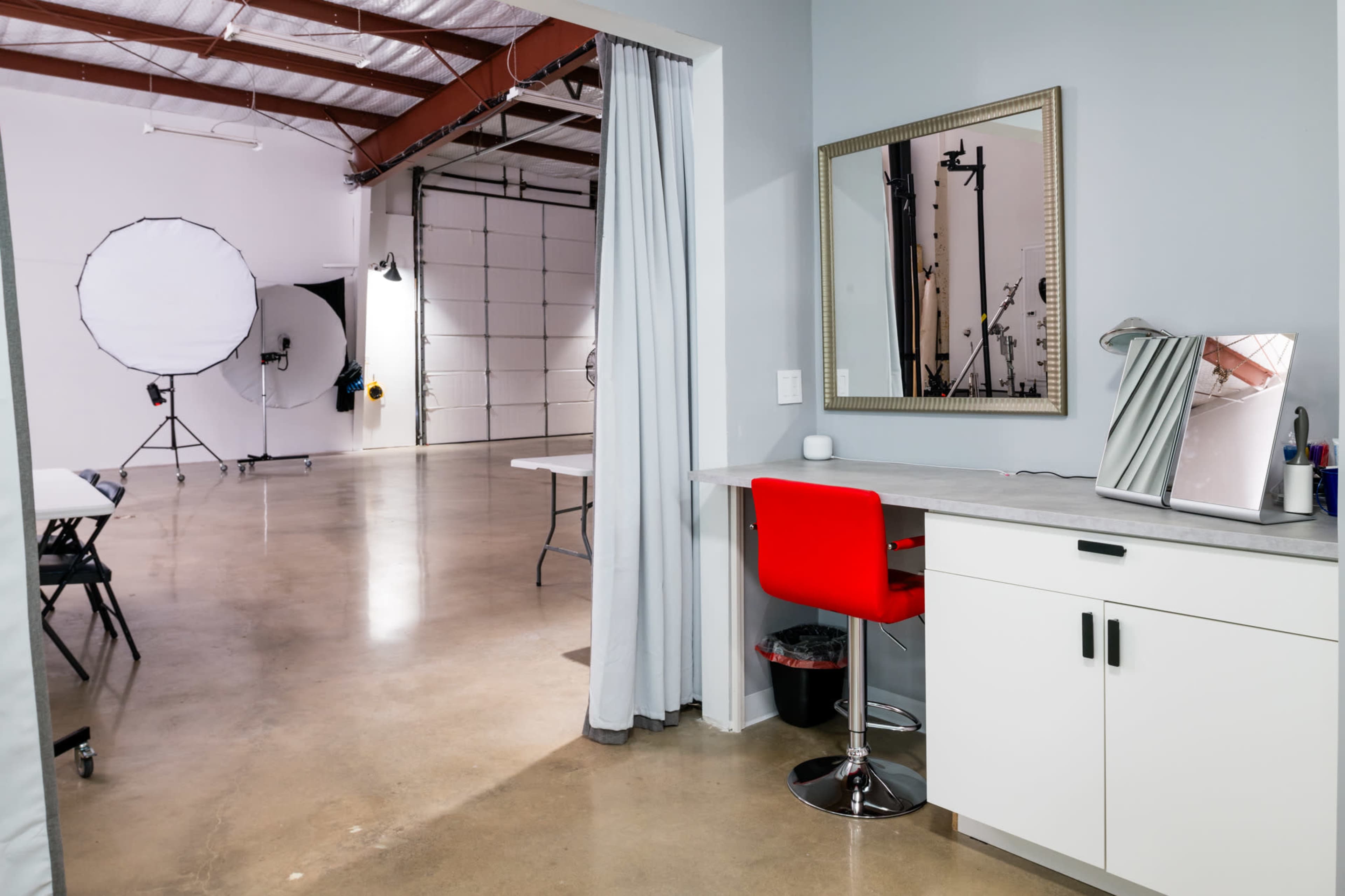 Large Production Studio - Lounge, Makeup, Parking Image in Gulfton, Houston, TX