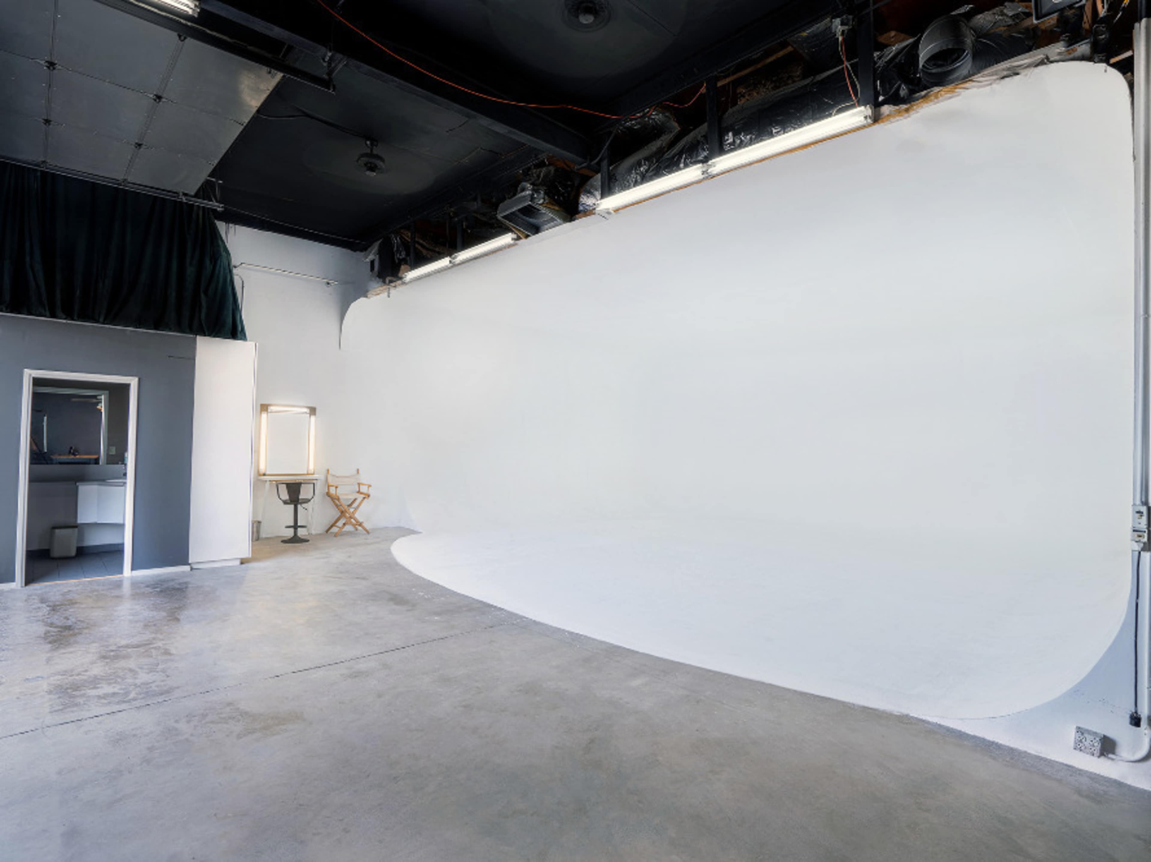 Paint floor to white