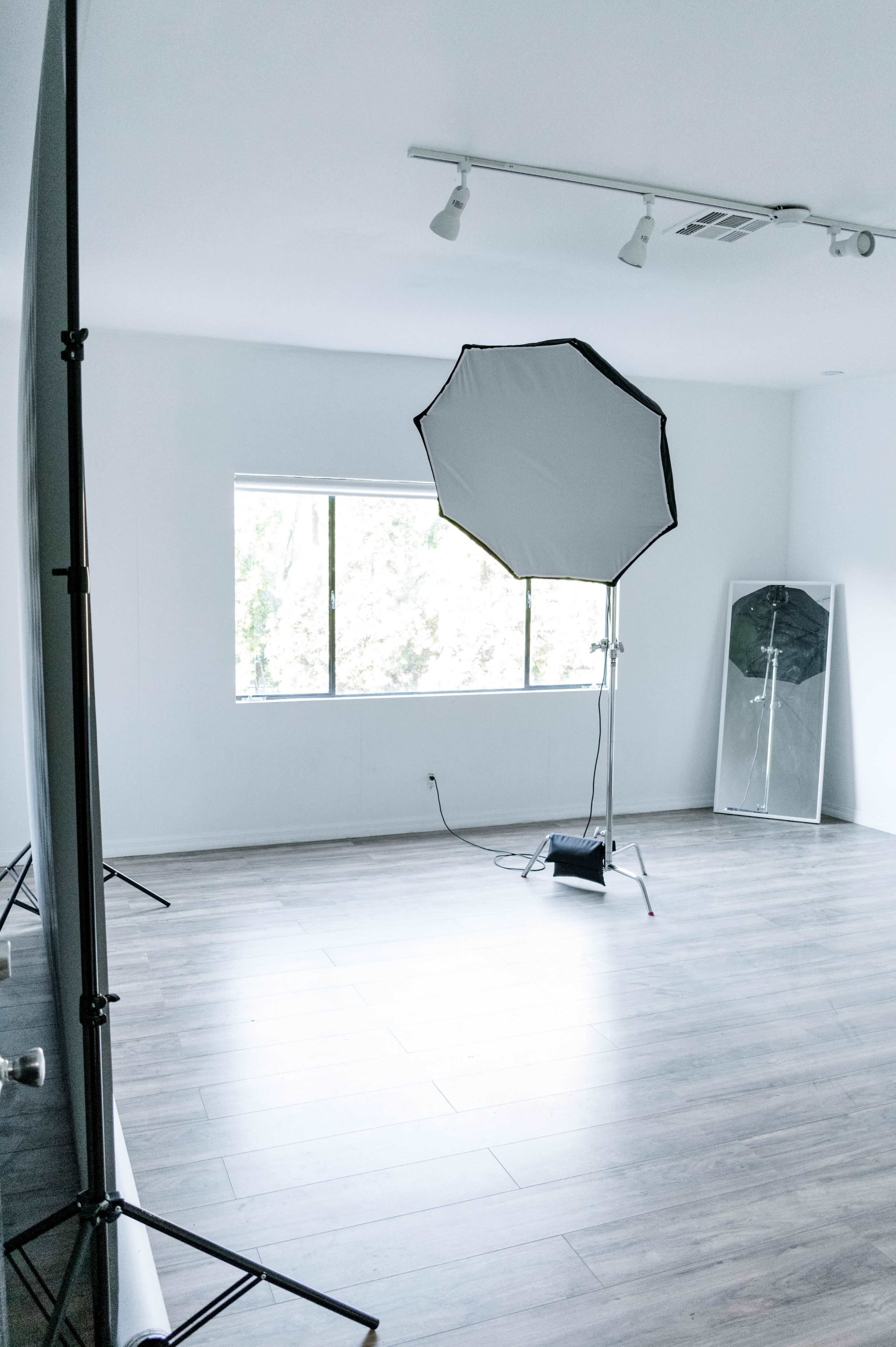 Sunset Strip Photo/Casting Studio Image in Hollywood, Los Angeles, CA