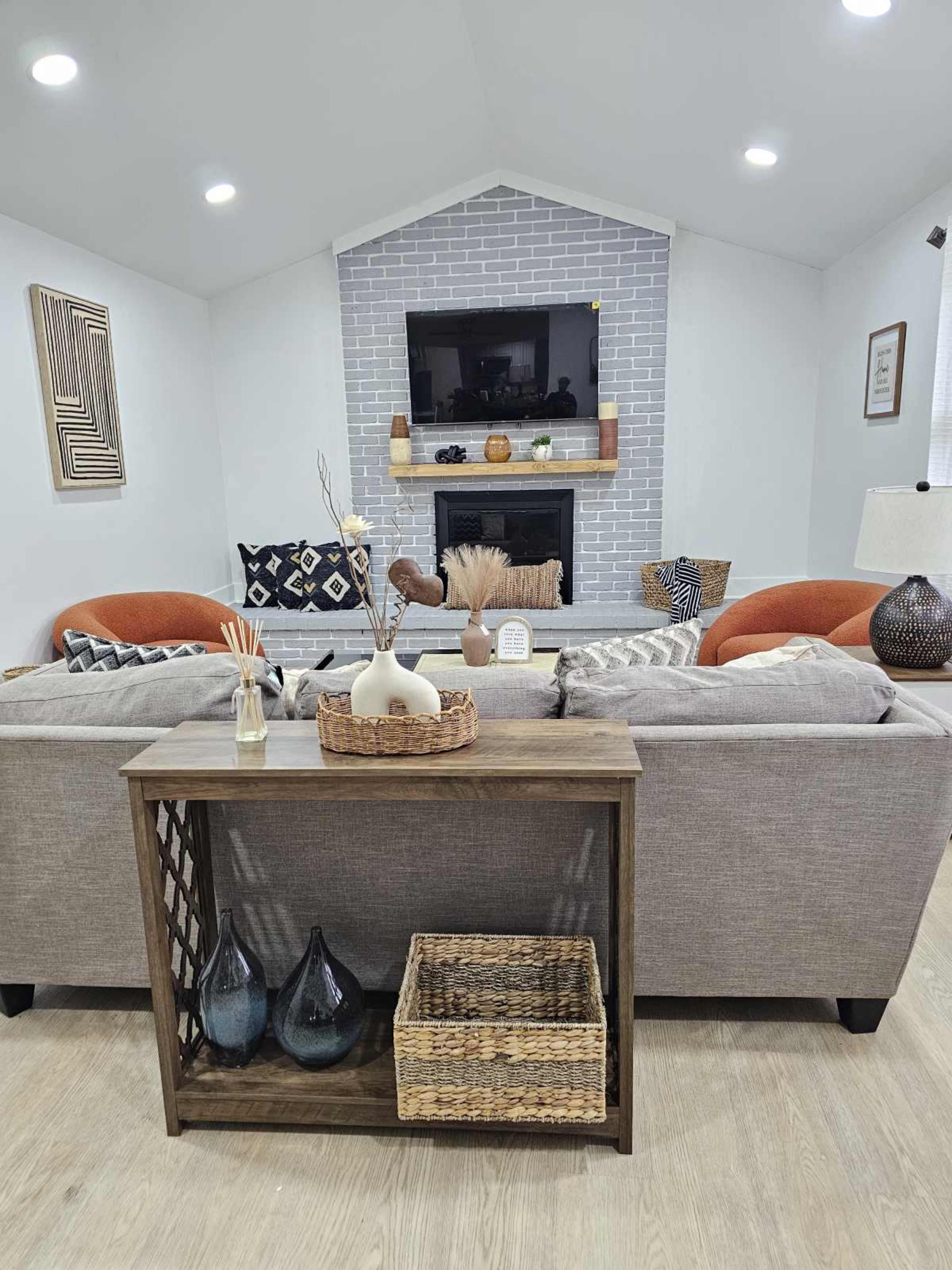Beautiful House for Unique Hosting Image in Waukegan Township, Waukegan, IL