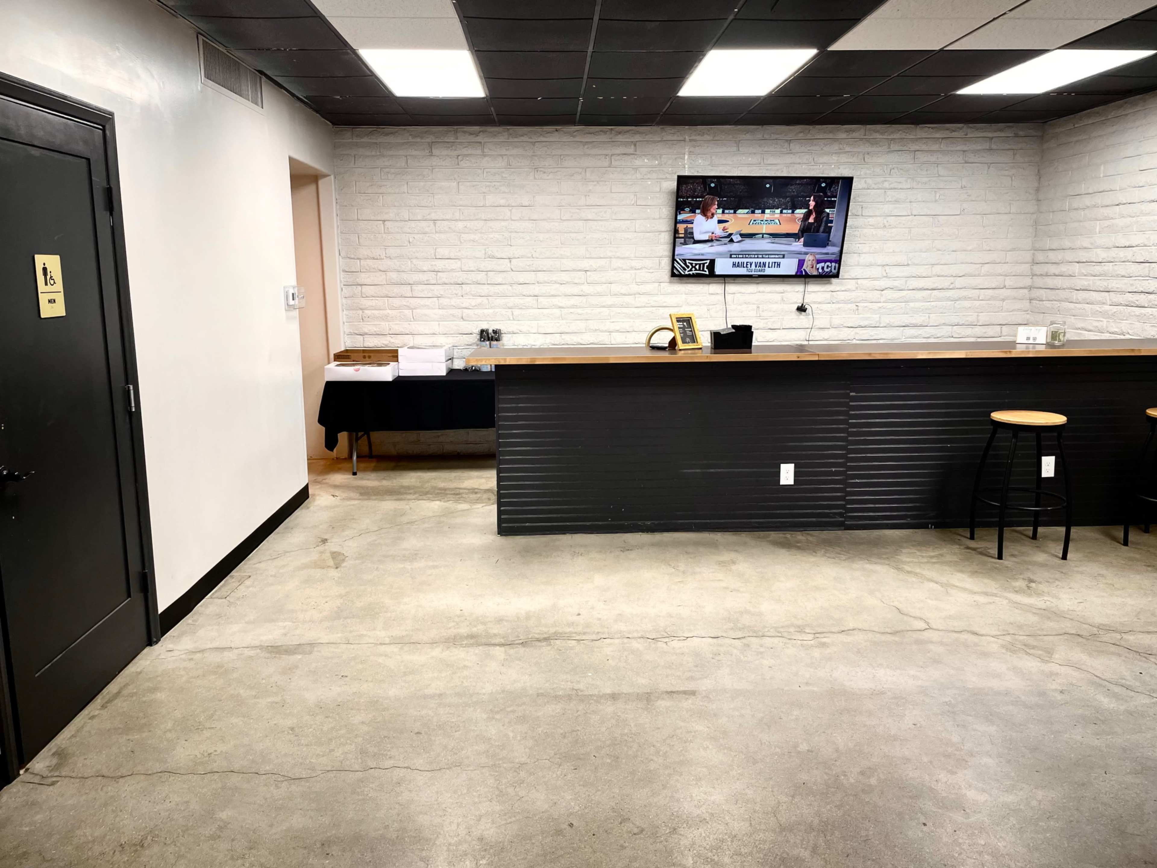 Stylish, Affordable, and Perfect for Any Event Image in Barton, San Bernardino, CA