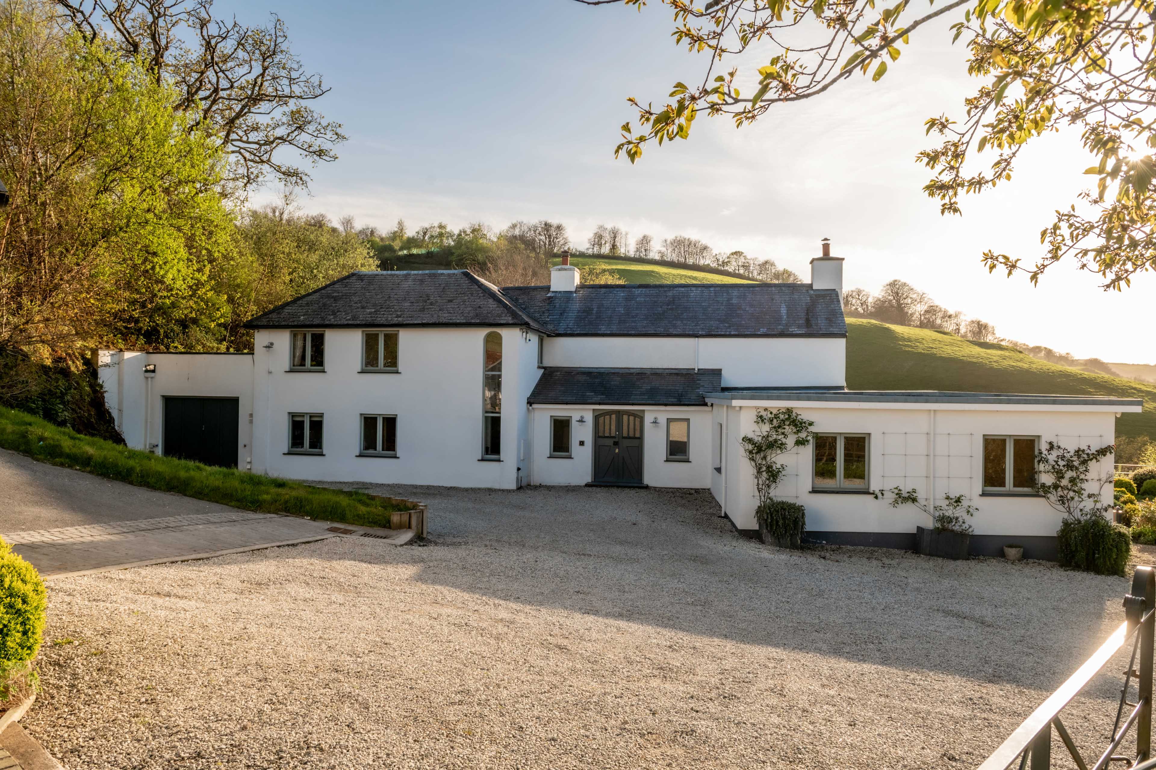 DEVON FARMHOUSE LAKESIDE VIEW Image in Combe Martin, ILFRACOMBE, ENG