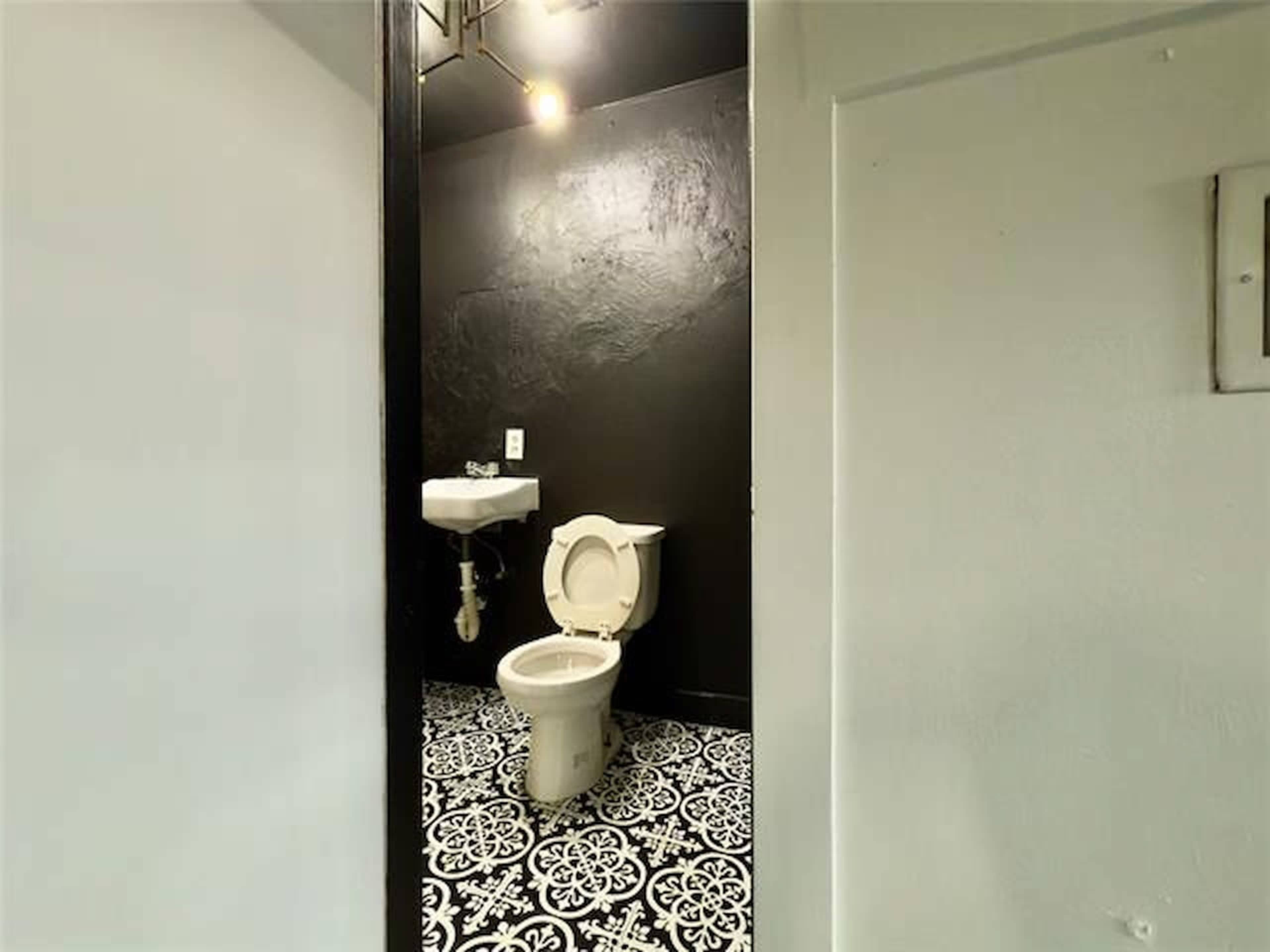 Modern Loft Studio Downtown Image in Cedars, dallas, TX