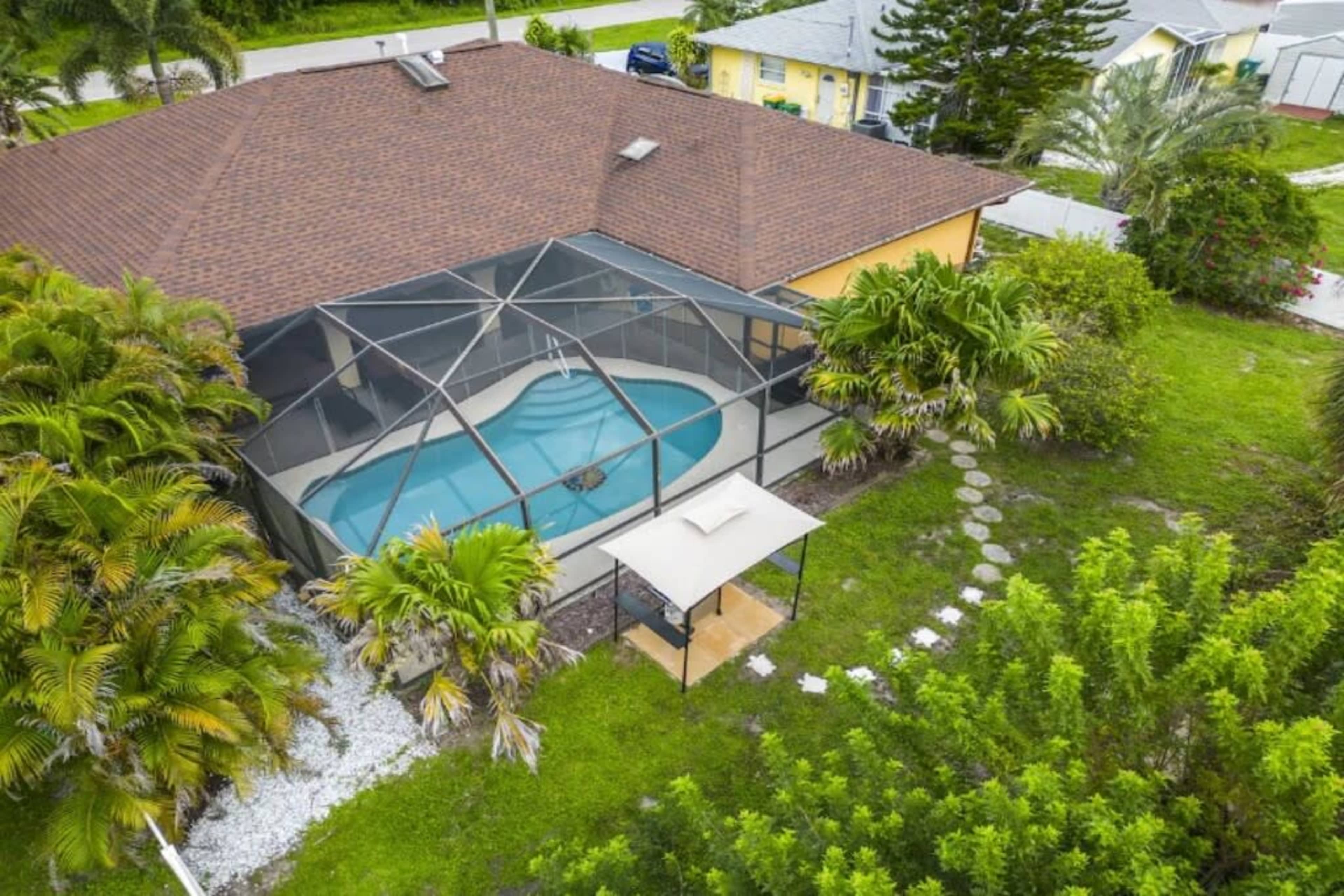 CANAL HOME! WARM PRIVATE POOL! FAMILY MEMORIES! WIFI! GRILL! BABY SUPPLIES! Image in Port Charlotte, Port Charlotte, FL