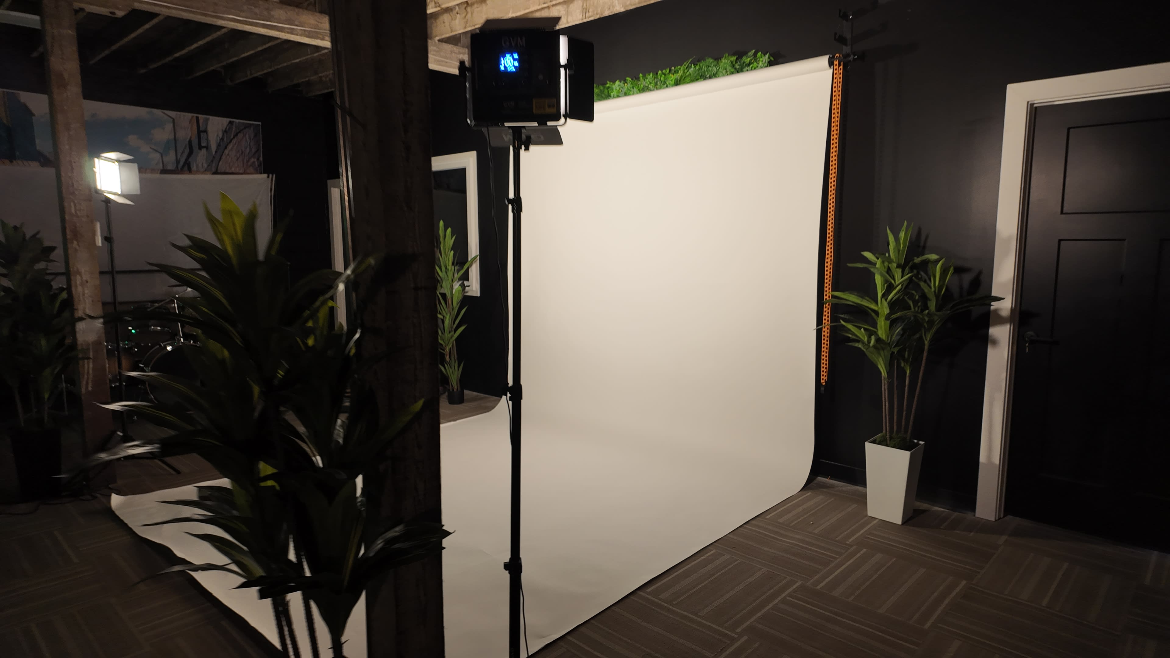 Creators Lounge Photography Studio Image in Franklin Park, Columbus, OH