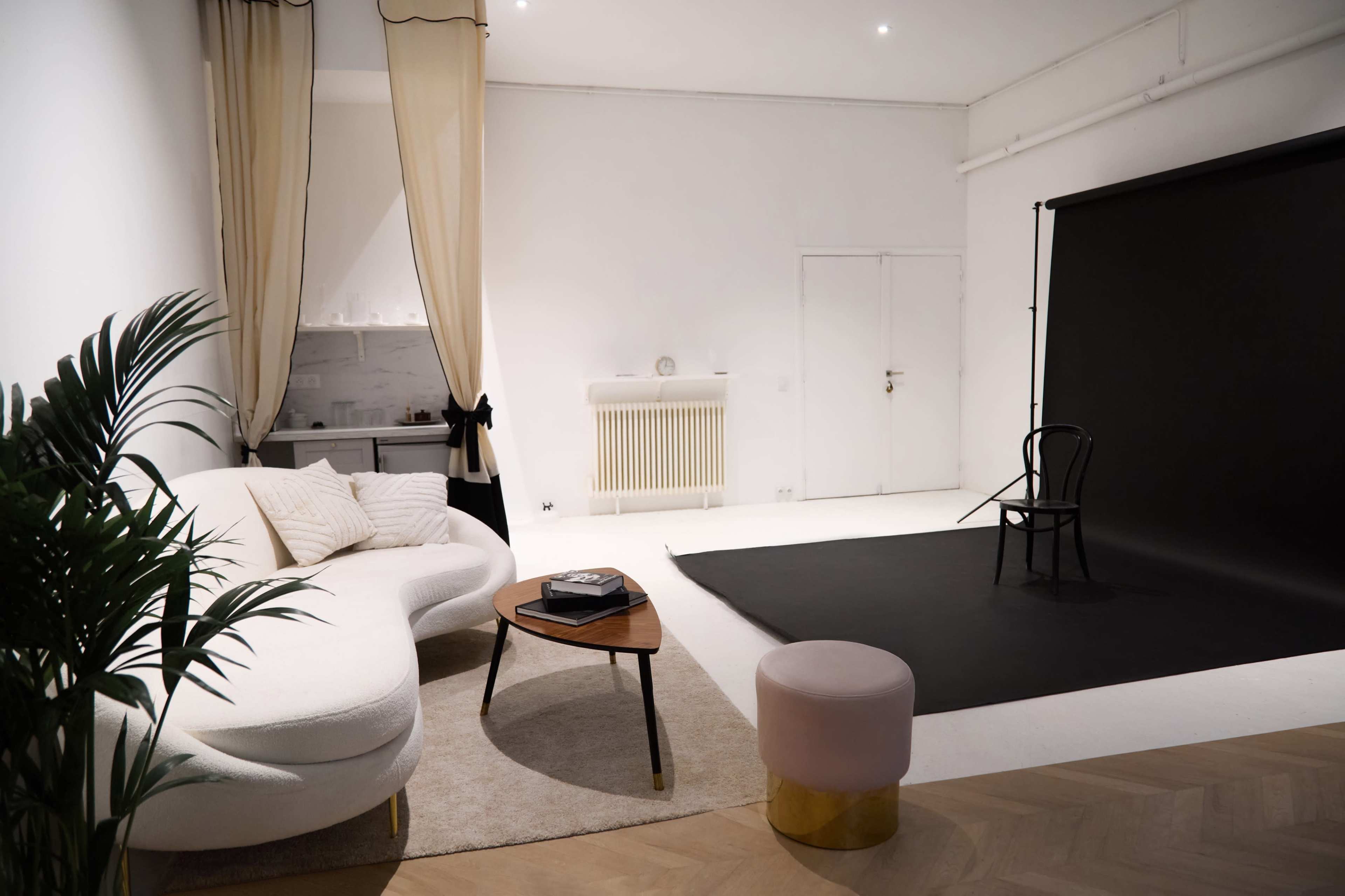 NEW! "Maestra" Studio Photo in Paris! Image in Belleville, paris, 
