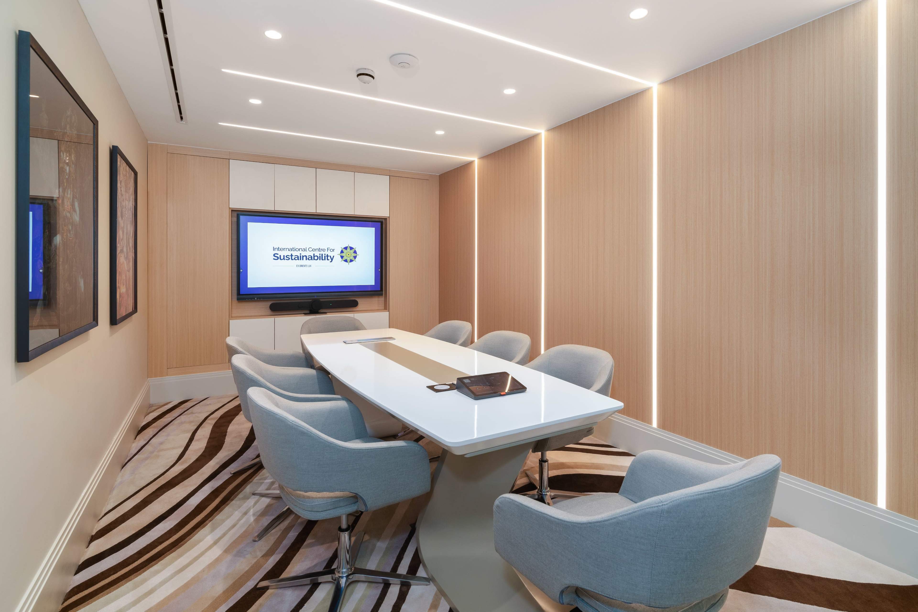 Modern and Comfortable Meeting Room Image in City of London, City of London, ENG