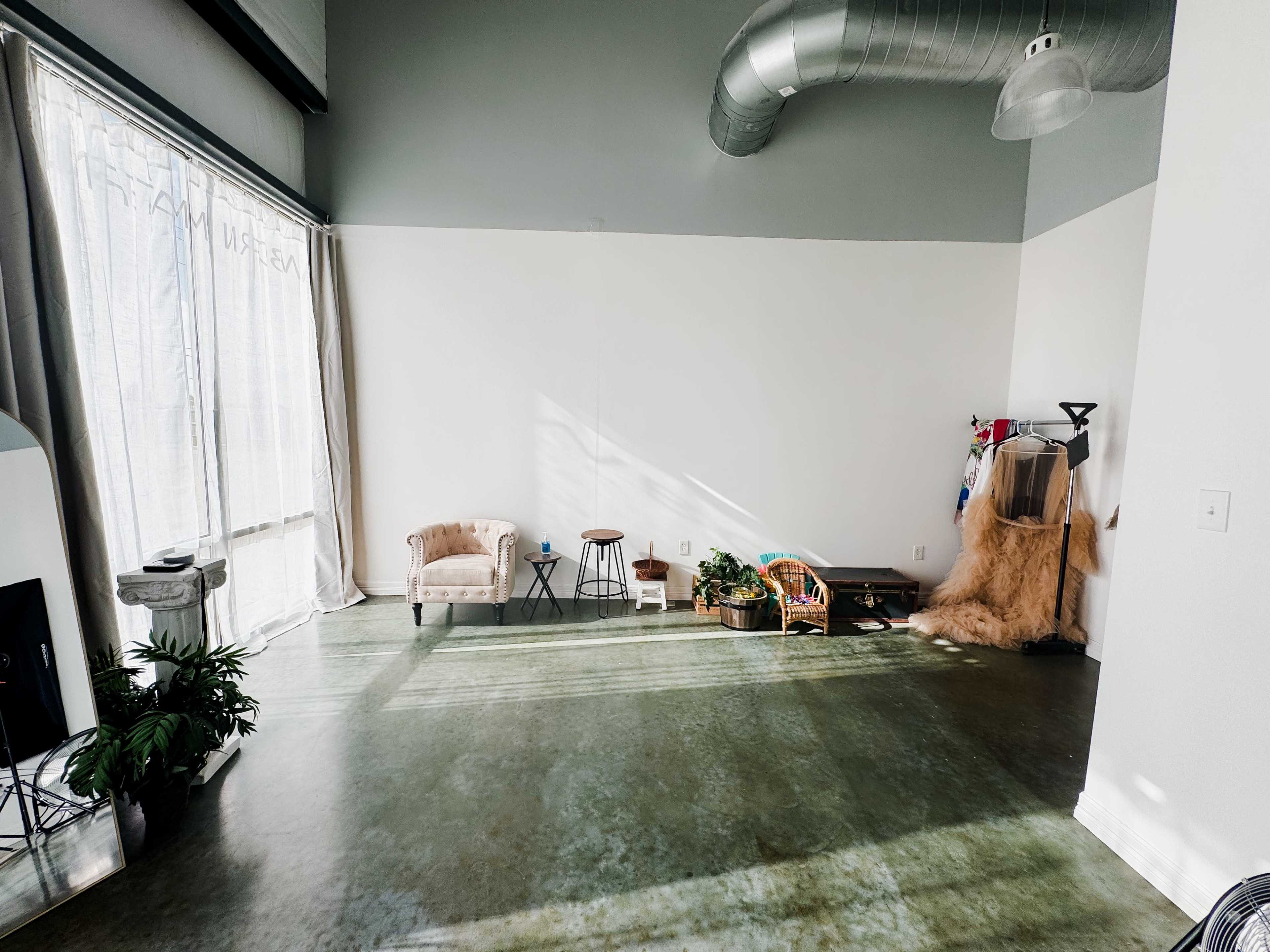 Natural Light Studio Located in Cypress, TX Image in Cypress, Cypress, TX