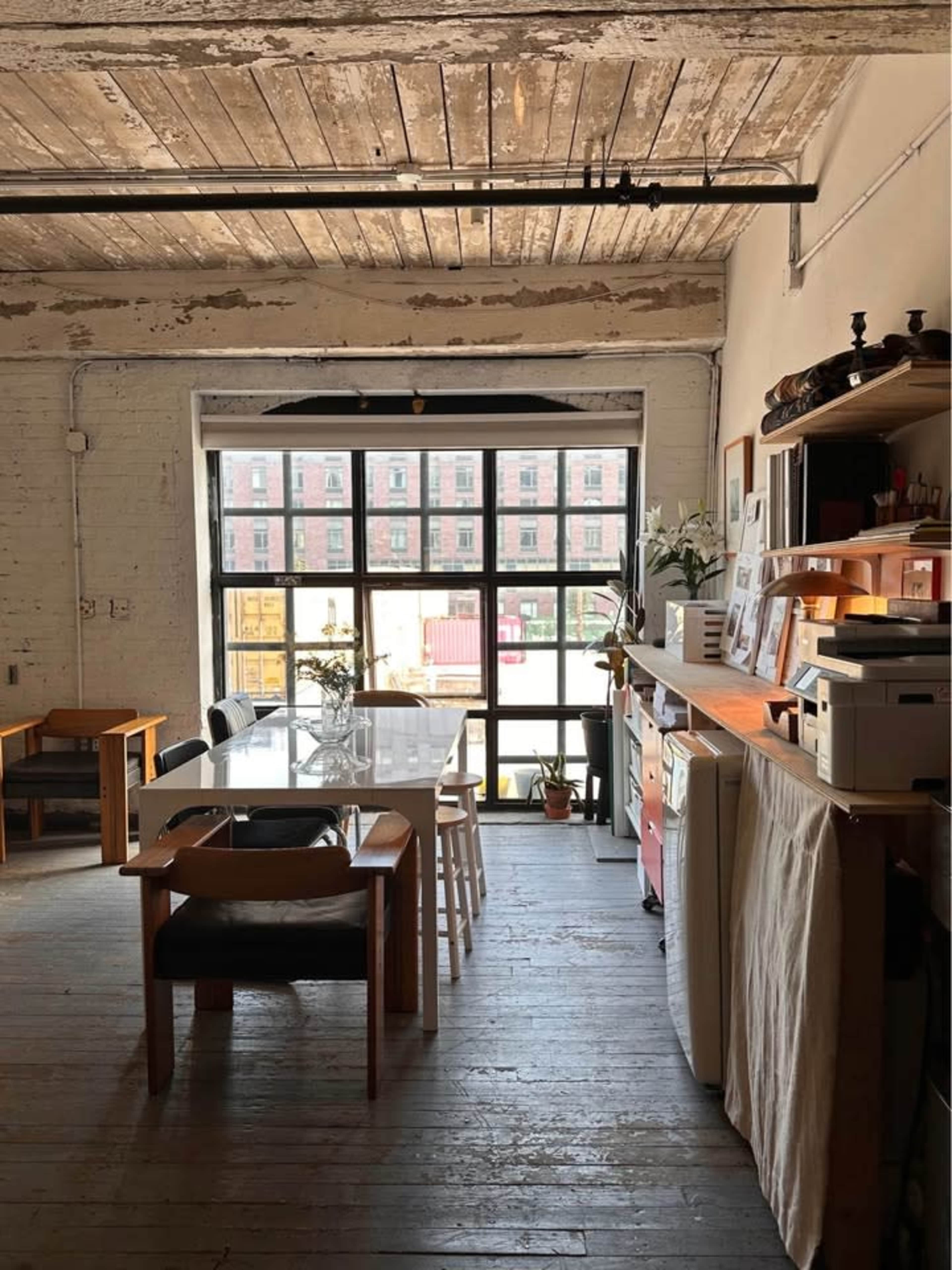 Sunny Design Studio / Photo Studio Image in Greenpoint, Brooklyn, NY