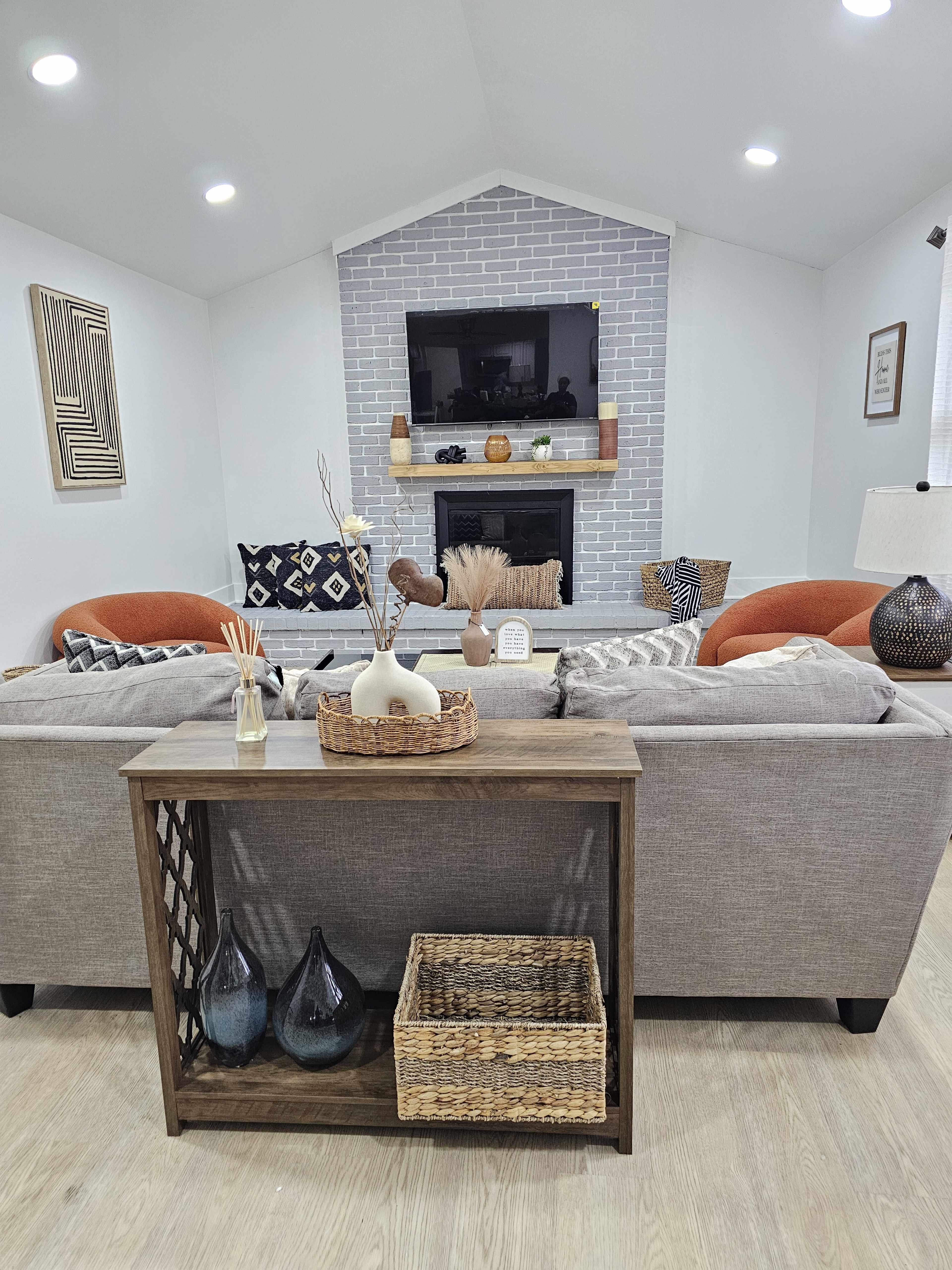 Beautiful House for Unique Hosting Image in Waukegan Township, Waukegan, IL