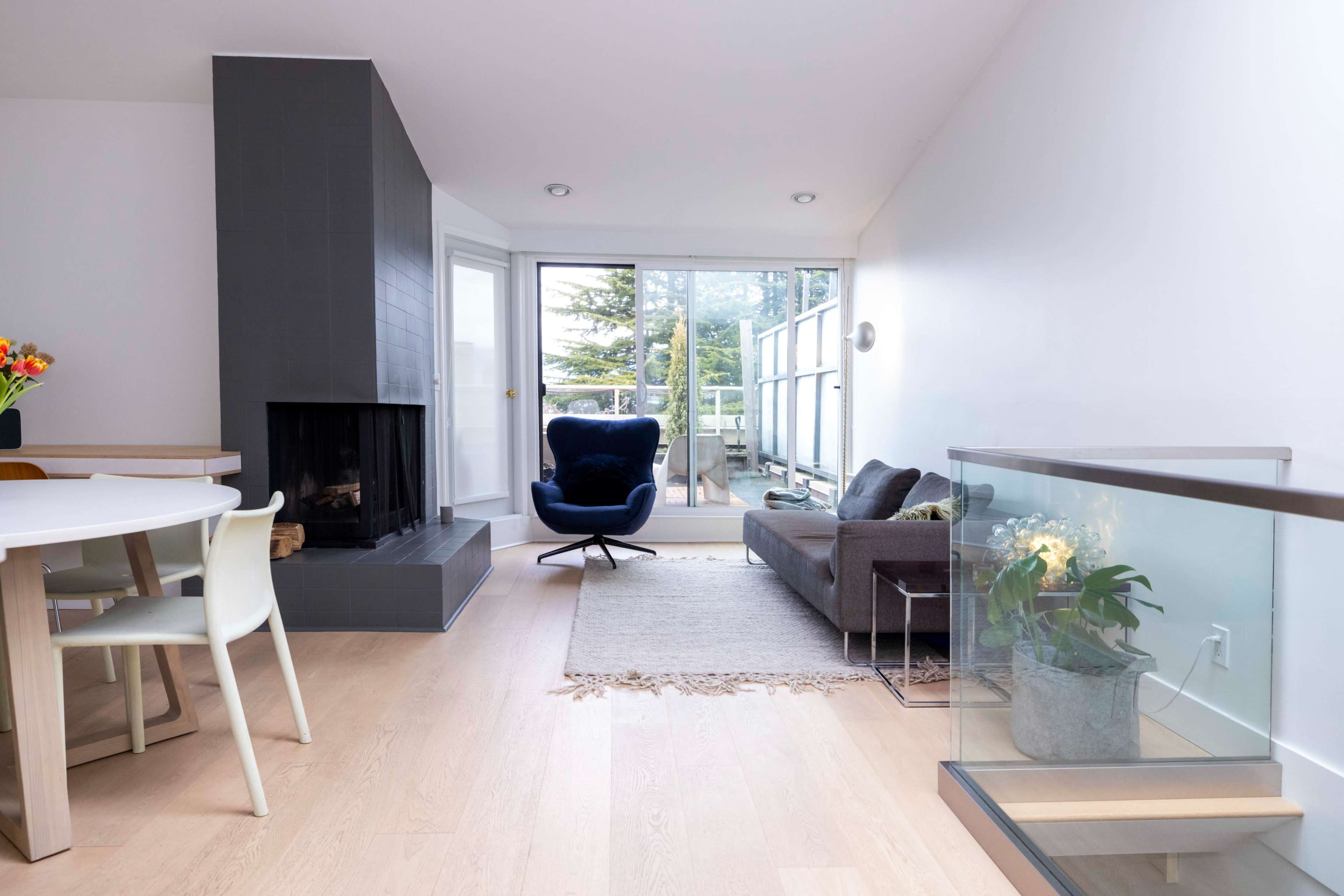 Bright & Airy Kitsilano Loft with Fireplace & Stunning Views Image in West Side, Vancouver, BC