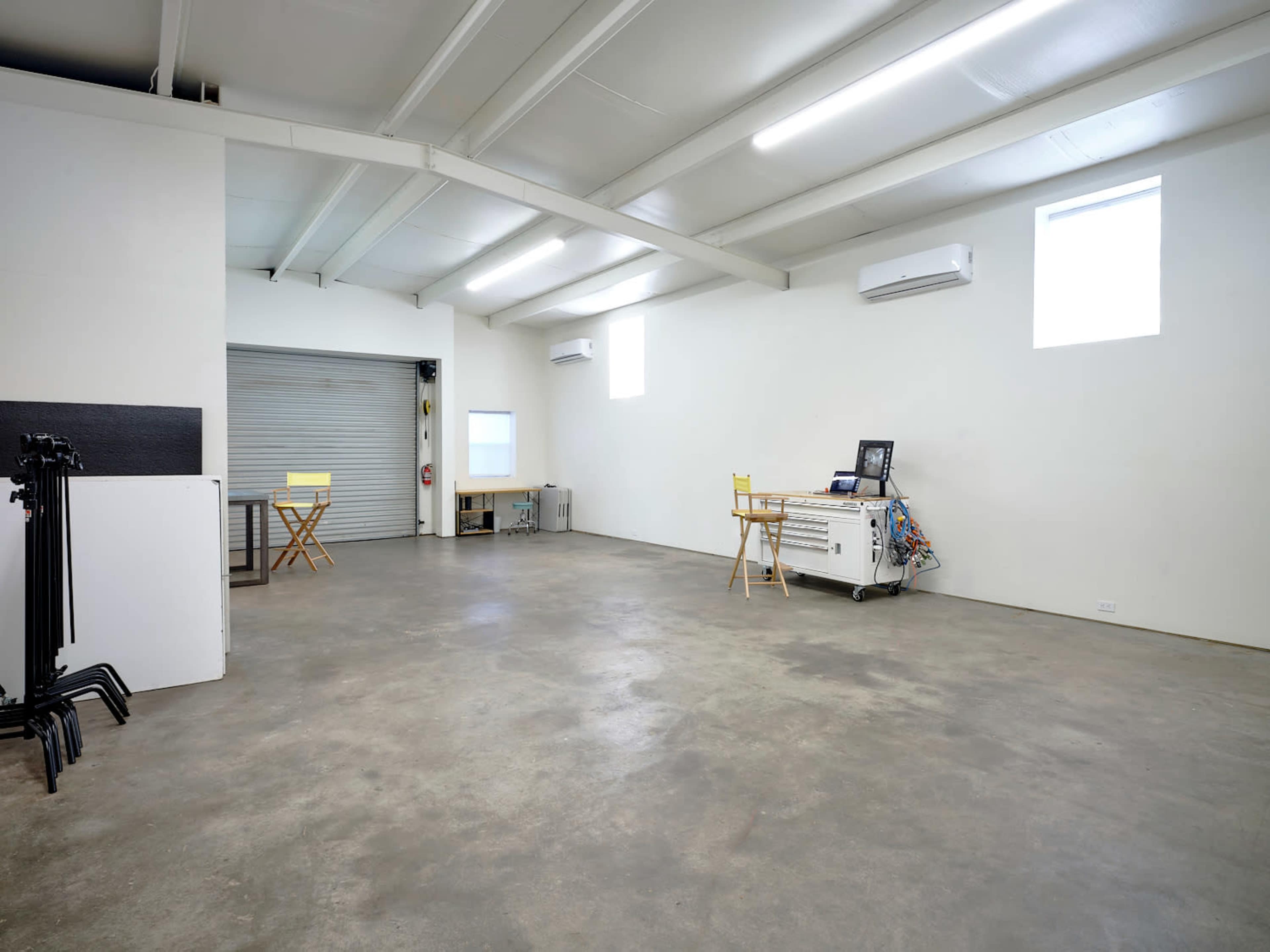 Beautiful Blank Canvas Photo Studio Image in Westhill Estates, Austin, TX