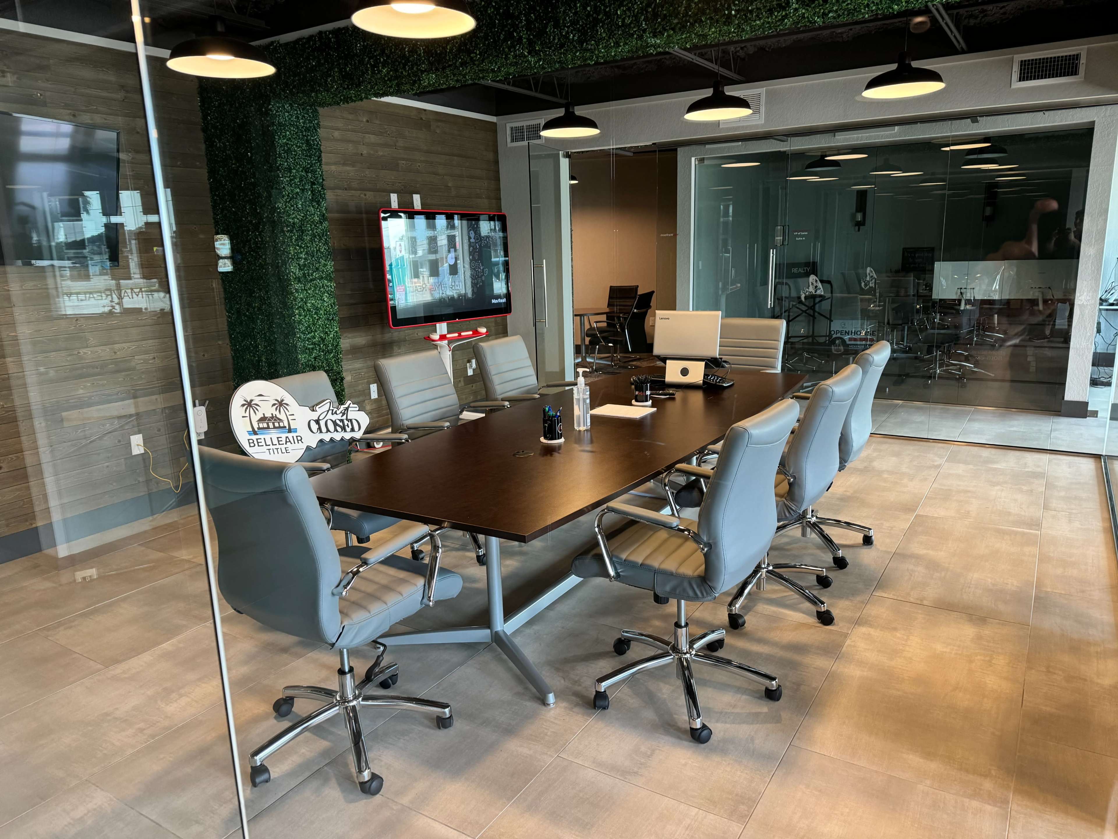Modern Co Work and Meeting Space Image in Belleair Bluffs, Belleair Bluffs, FL