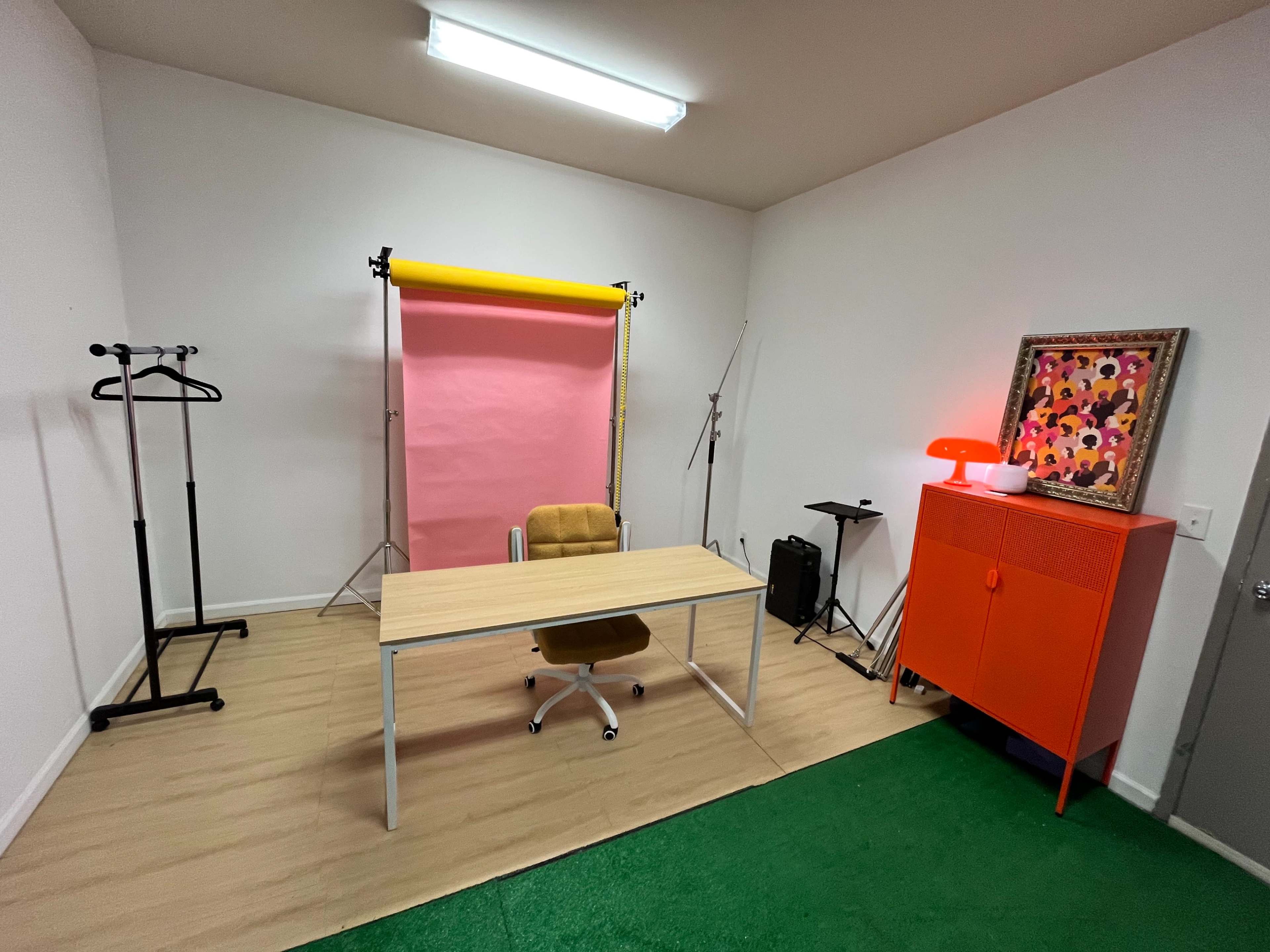 Colorful Downtown Content Studio Image in Pittsburgh, Atlanta, GA