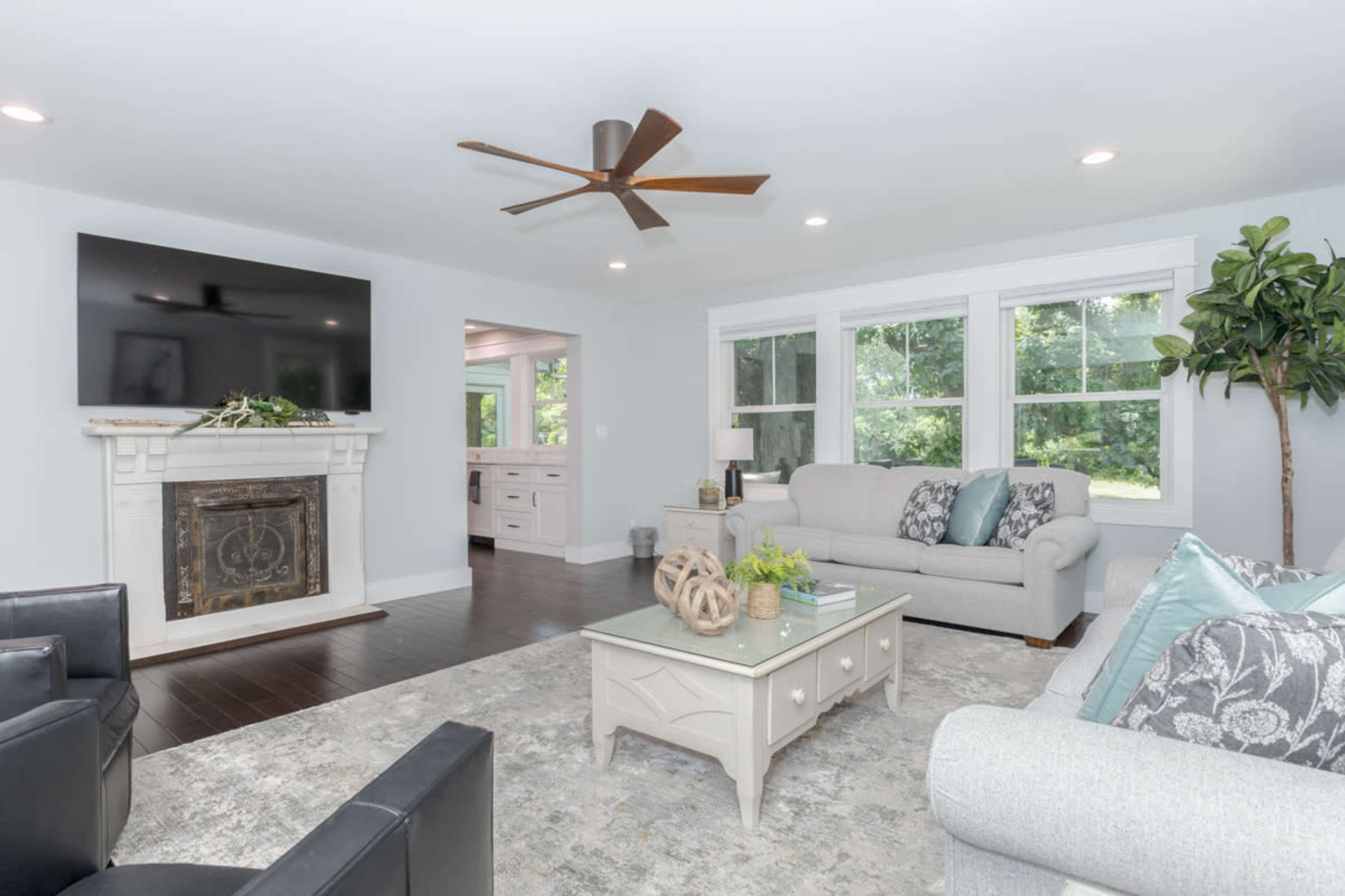 Modern Luxury Retreat in Bloomington Image in Dale Township, Bloomington, IL